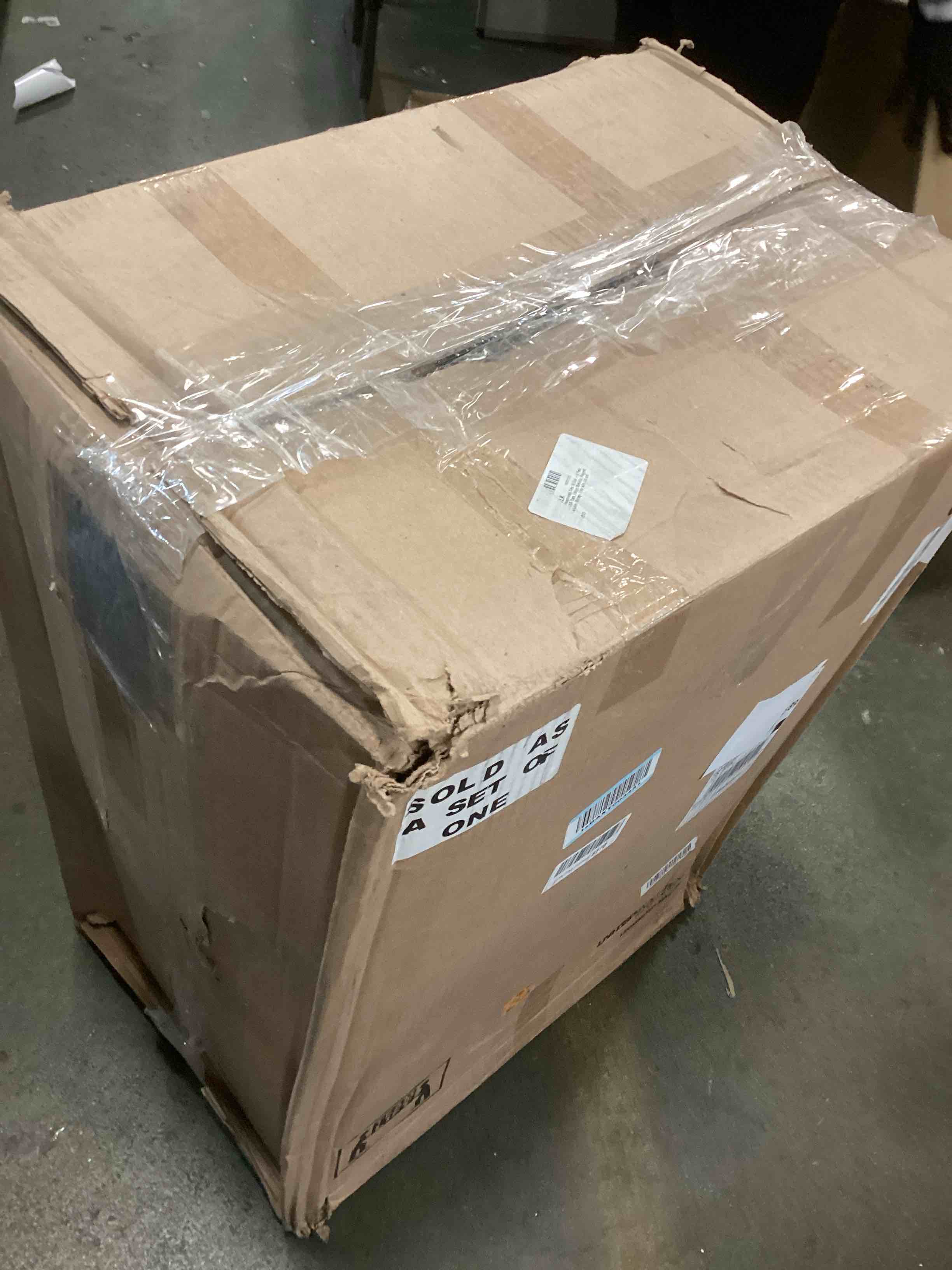 https://s3.amazonaws.com/lotting-images-prod/bidfta/PNK2184254_1744912278663.jpeg