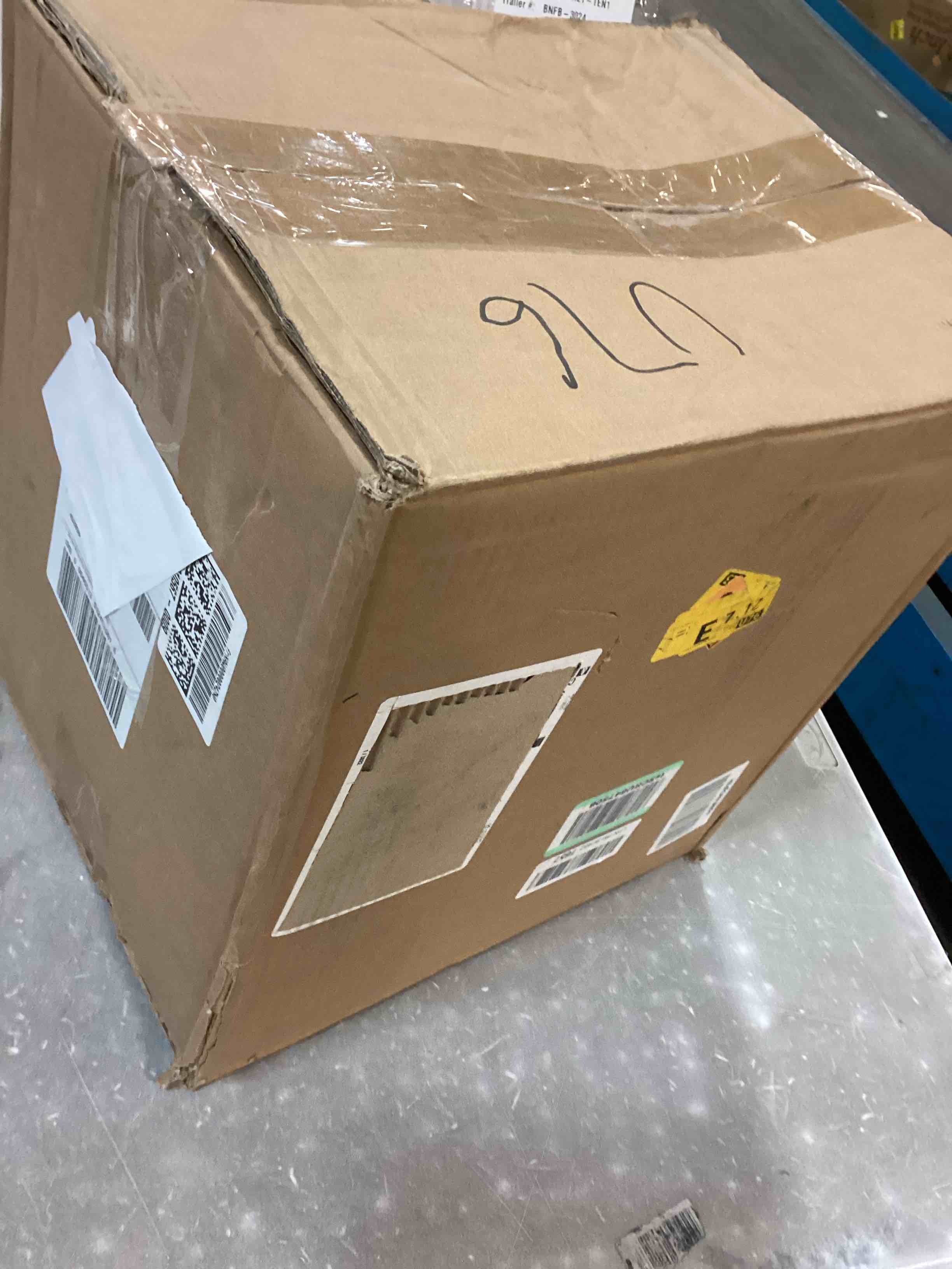 https://s3.amazonaws.com/lotting-images-prod/bidfta/PNK2184568_1745238504819.jpeg