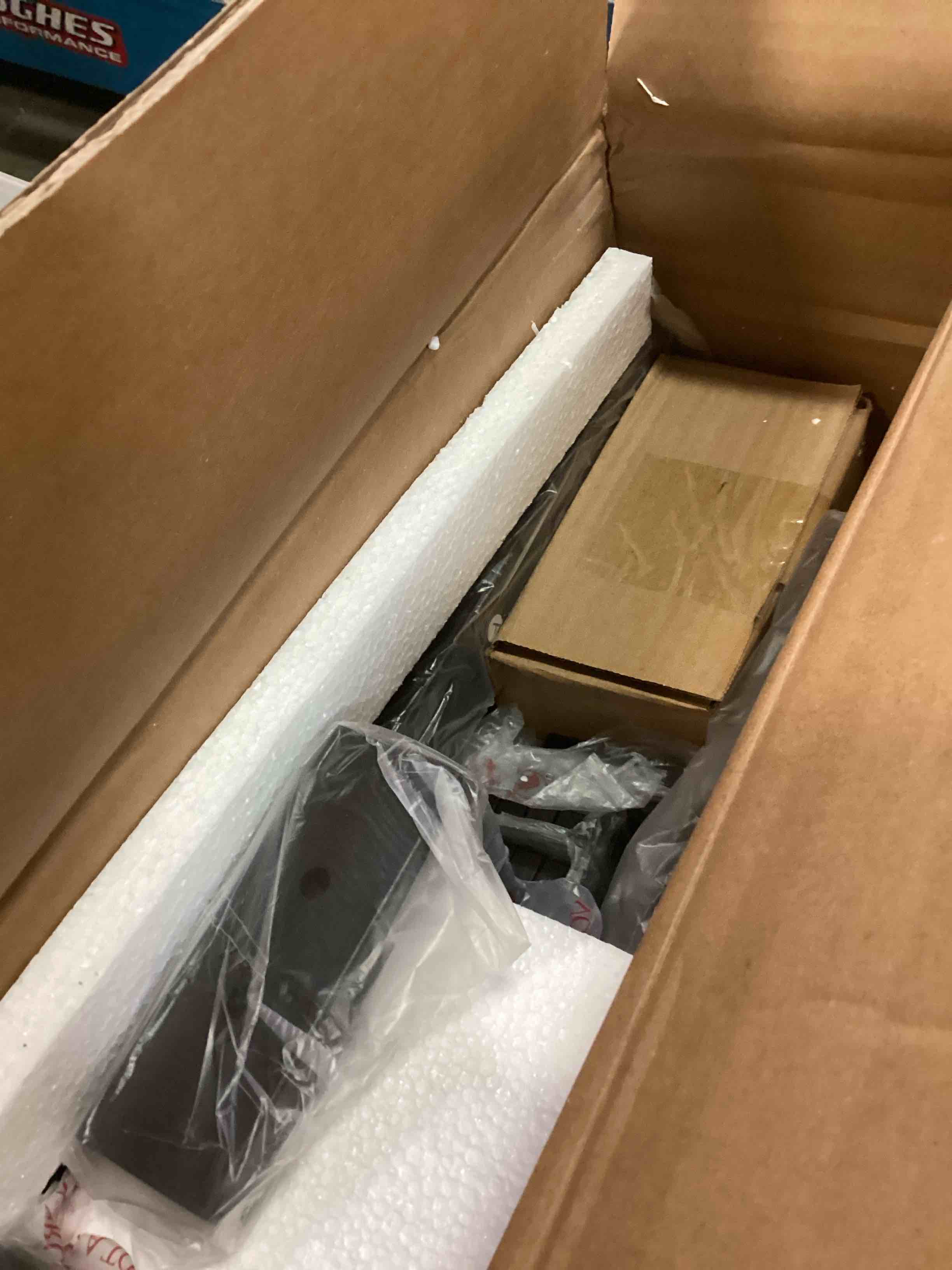 https://s3.amazonaws.com/lotting-images-prod/bidfta/PNK2185162_1744041210366.jpeg