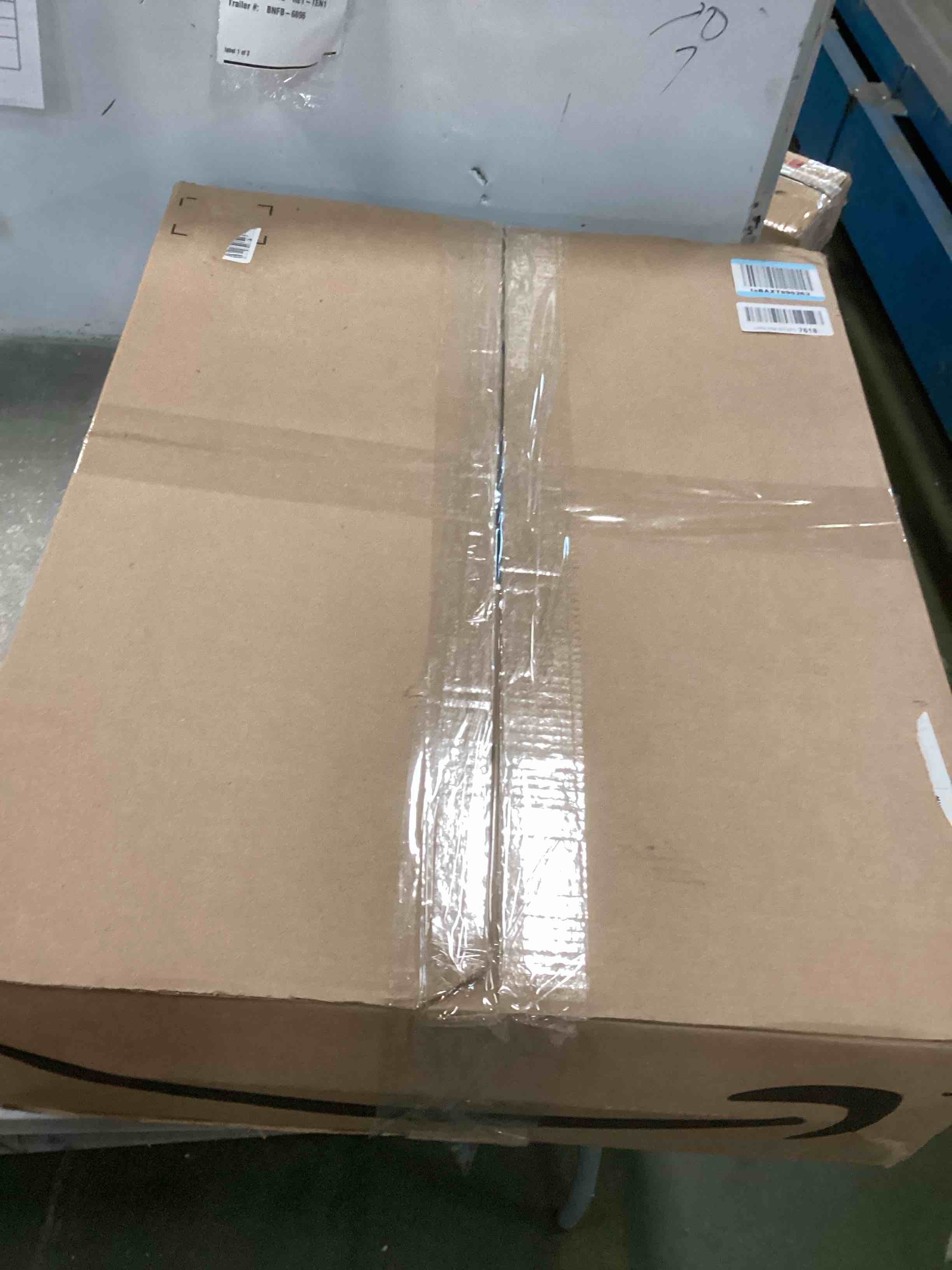 https://s3.amazonaws.com/lotting-images-prod/bidfta/PNK2185384_1745326953136.jpeg