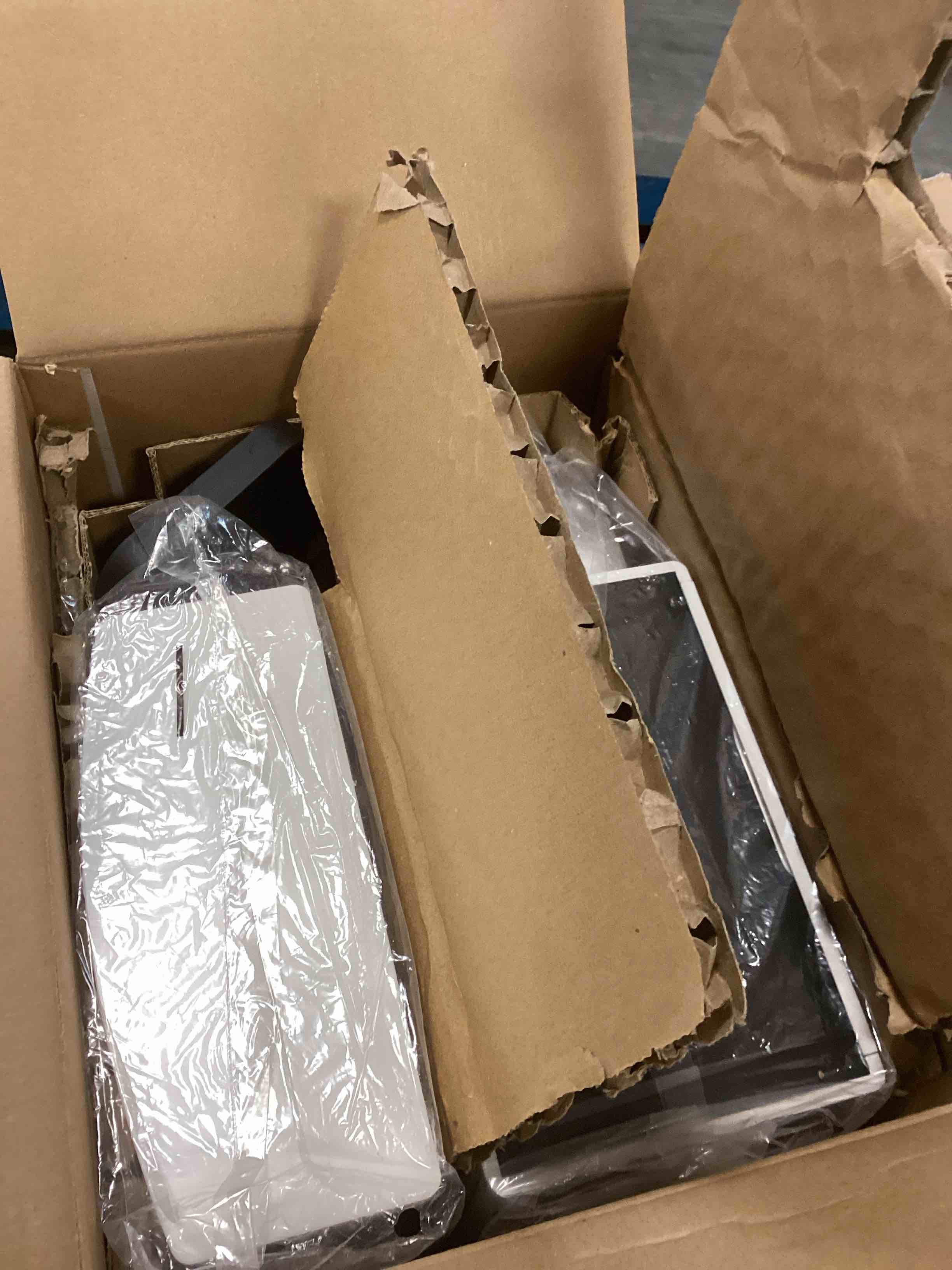 https://s3.amazonaws.com/lotting-images-prod/bidfta/PNK2185556_1745412236163.jpeg