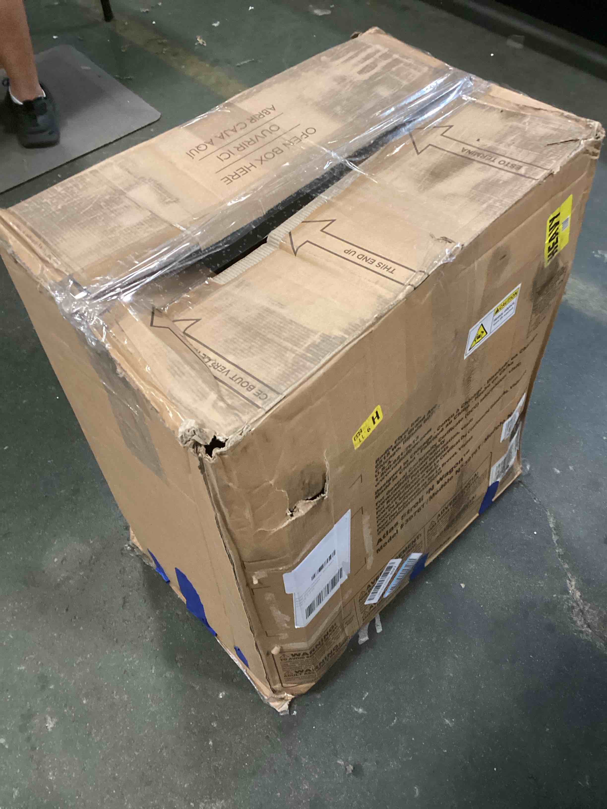 https://s3.amazonaws.com/lotting-images-prod/bidfta/PNK2186142_1745843150407.jpeg