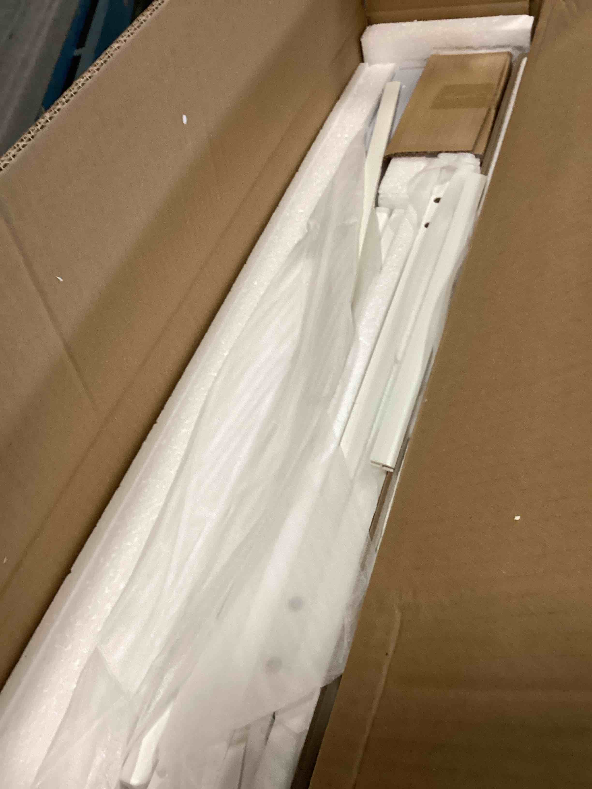 https://s3.amazonaws.com/lotting-images-prod/bidfta/PNK2186349_1746015504830.jpeg