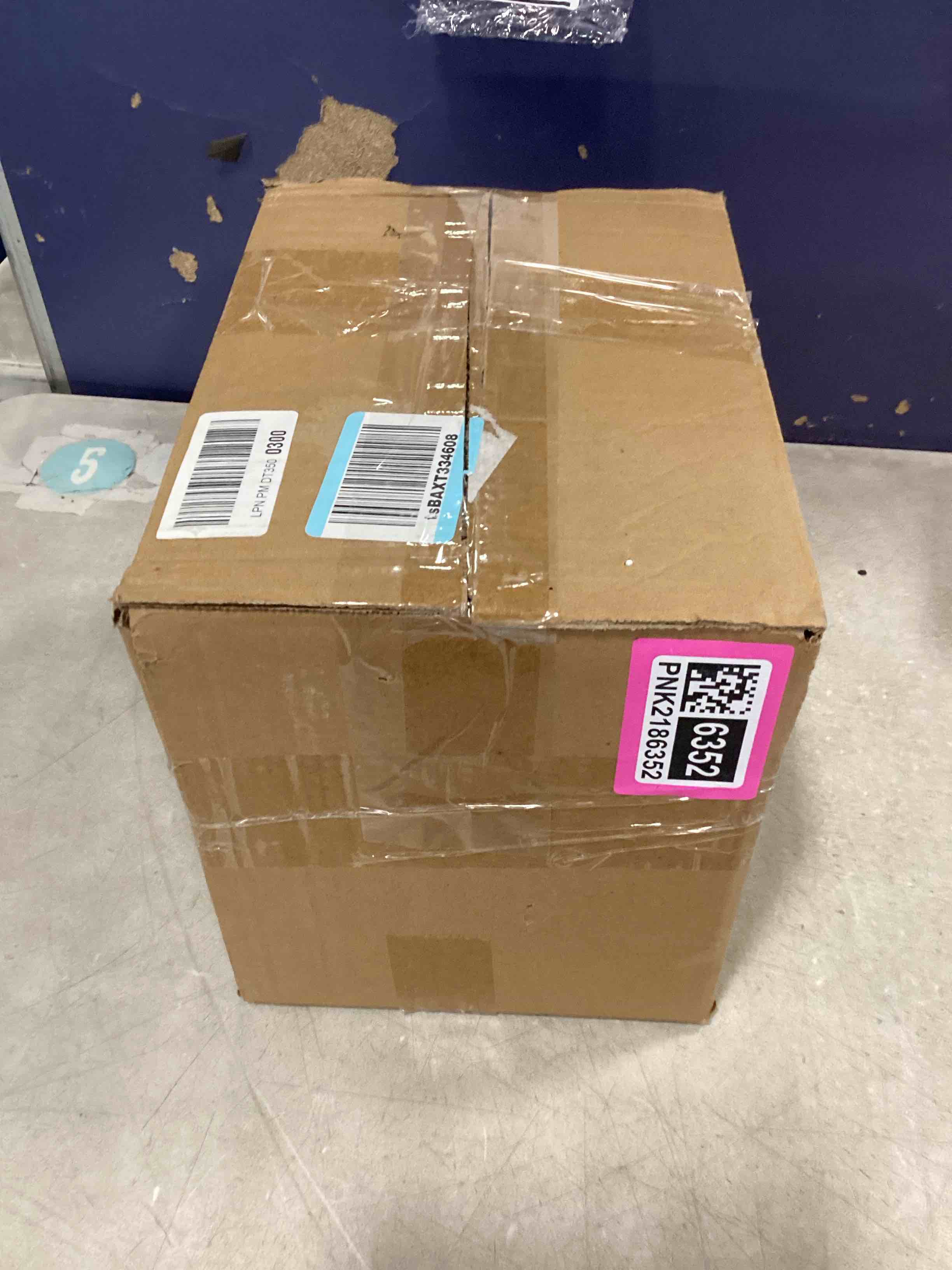 https://s3.amazonaws.com/lotting-images-prod/bidfta/PNK2186352_1746015778094.jpeg