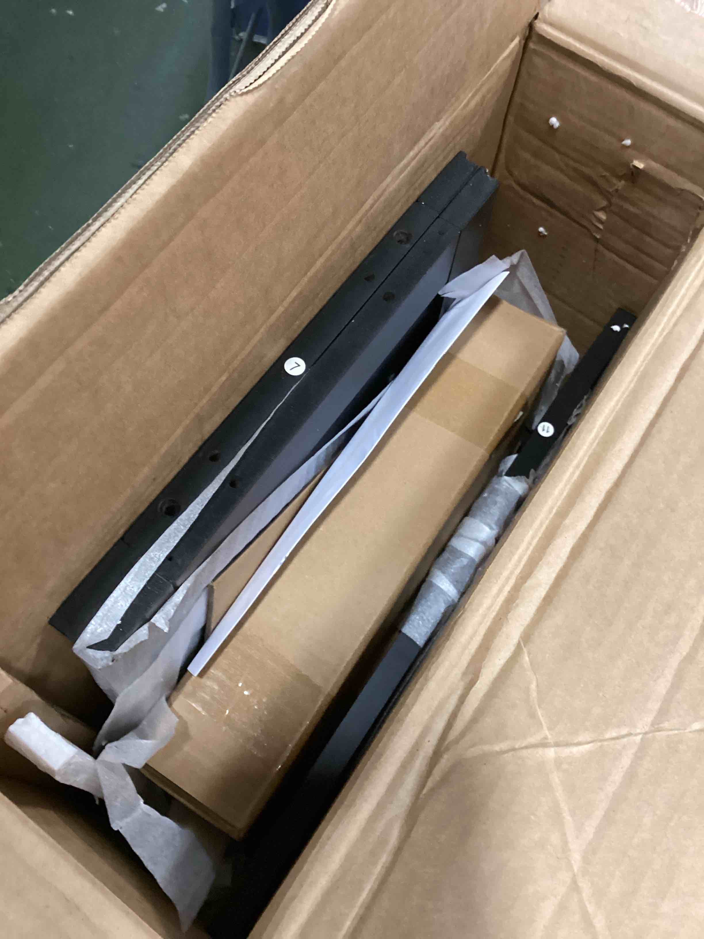 https://s3.amazonaws.com/lotting-images-prod/bidfta/PNK2186381_1746018219543.jpeg