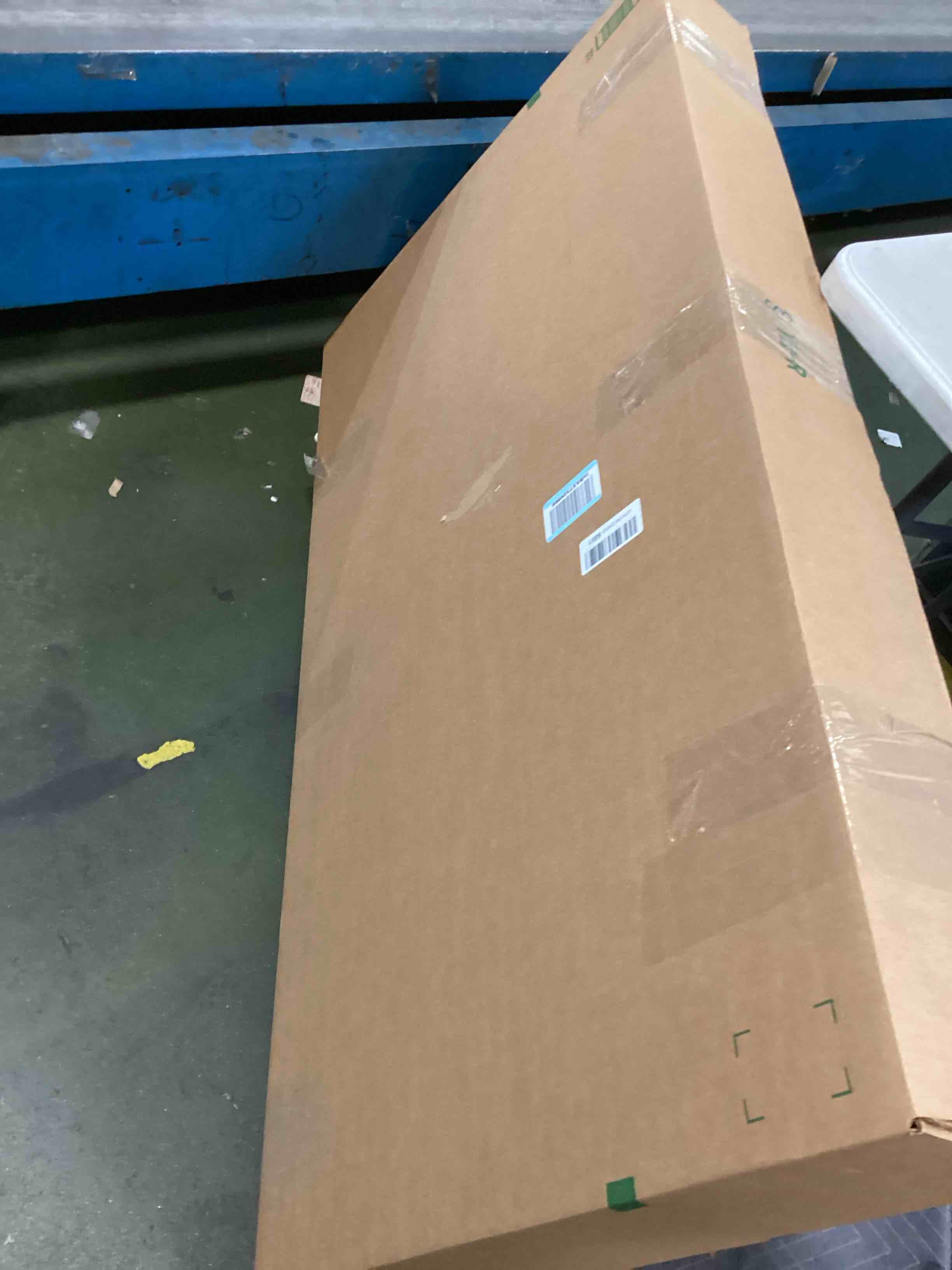 https://s3.amazonaws.com/lotting-images-prod/bidfta/PNK2186390_1746019267249.jpeg