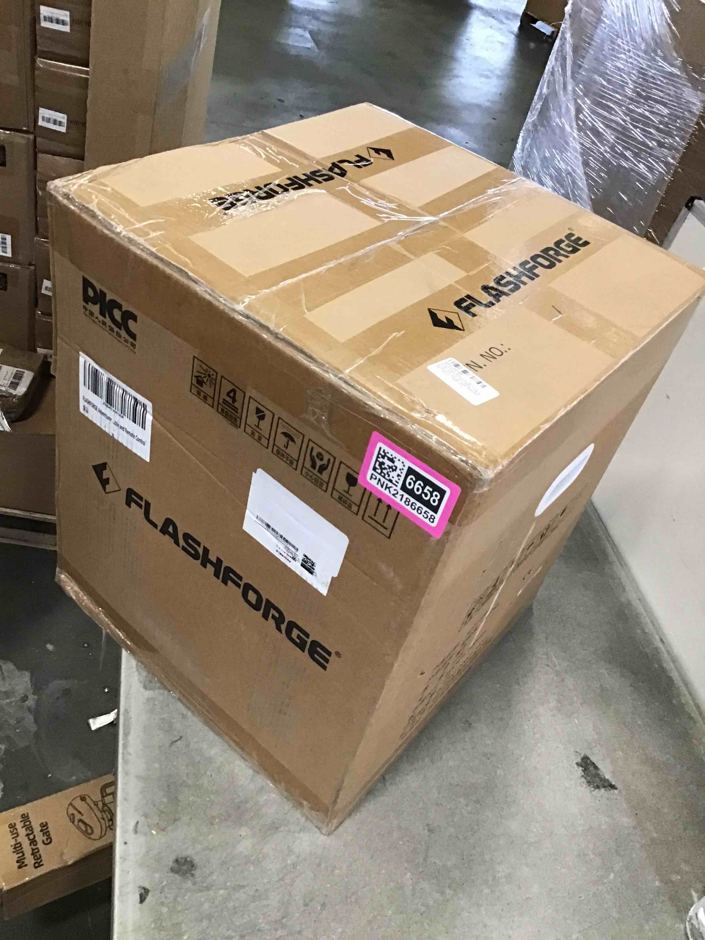 https://s3.amazonaws.com/lotting-images-prod/bidfta/PNK2186658_1746549367484.jpeg