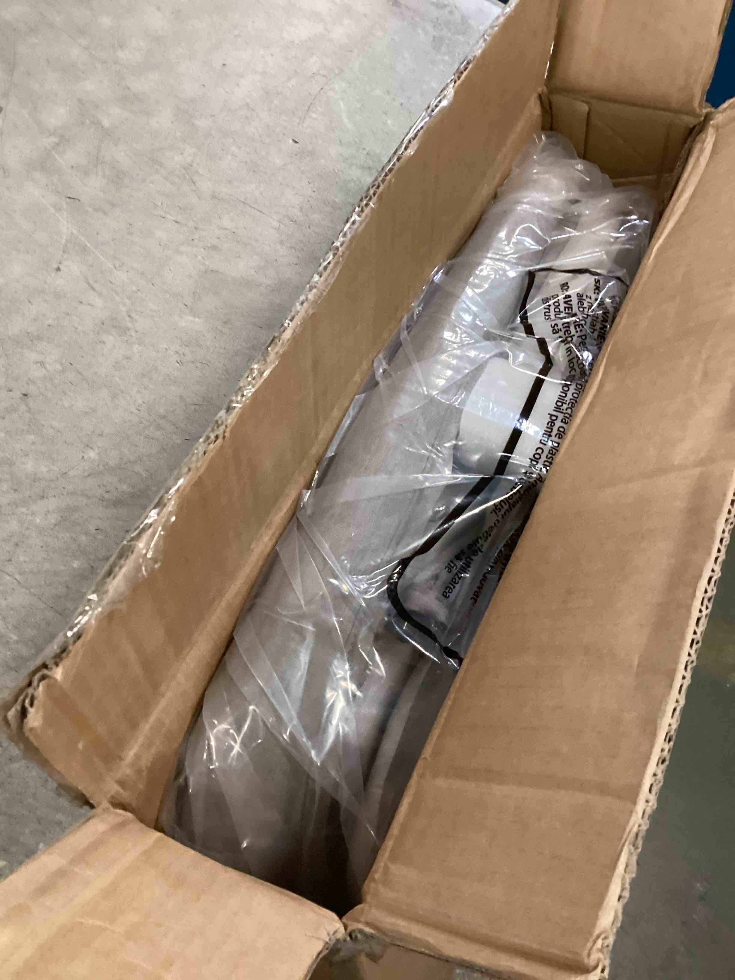 https://s3.amazonaws.com/lotting-images-prod/bidfta/PNK2186885_1746638927178.jpeg