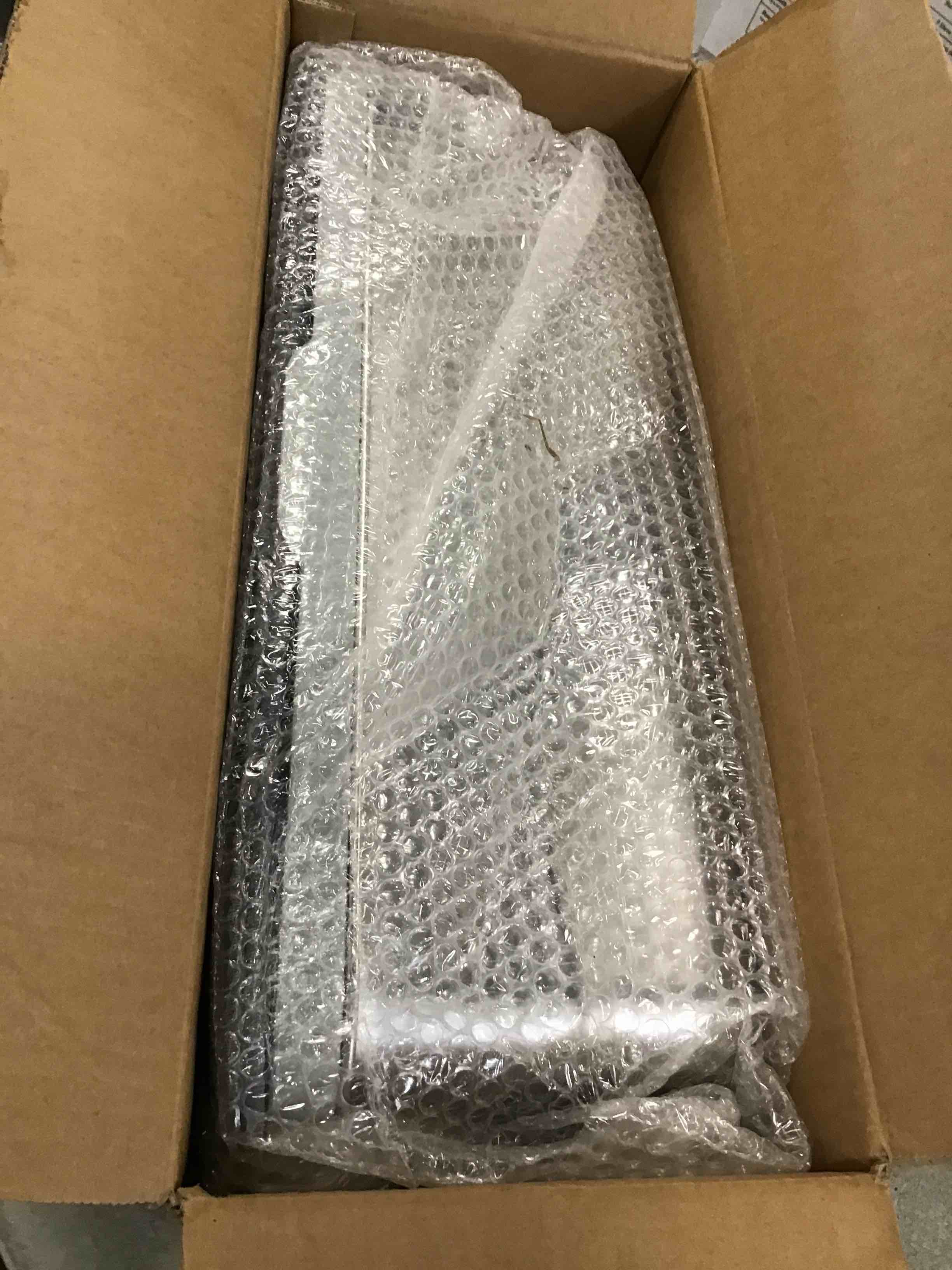 https://s3.amazonaws.com/lotting-images-prod/bidfta/PNK2187012_1746801189561.jpeg