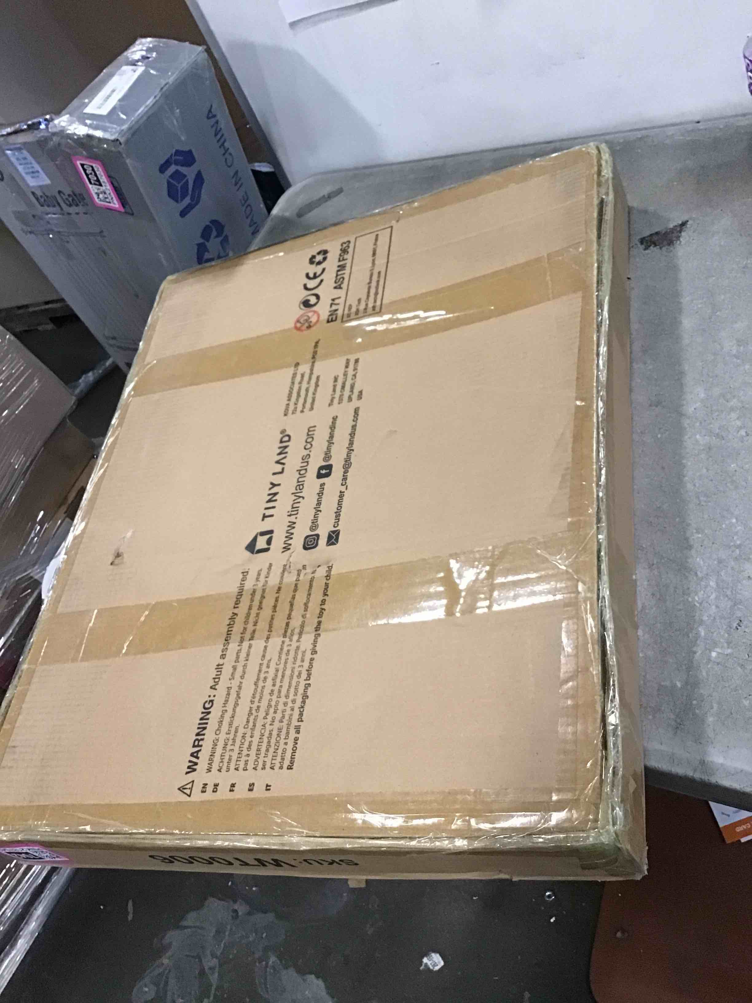 https://s3.amazonaws.com/lotting-images-prod/bidfta/PNK2187042_1746805306796.jpeg