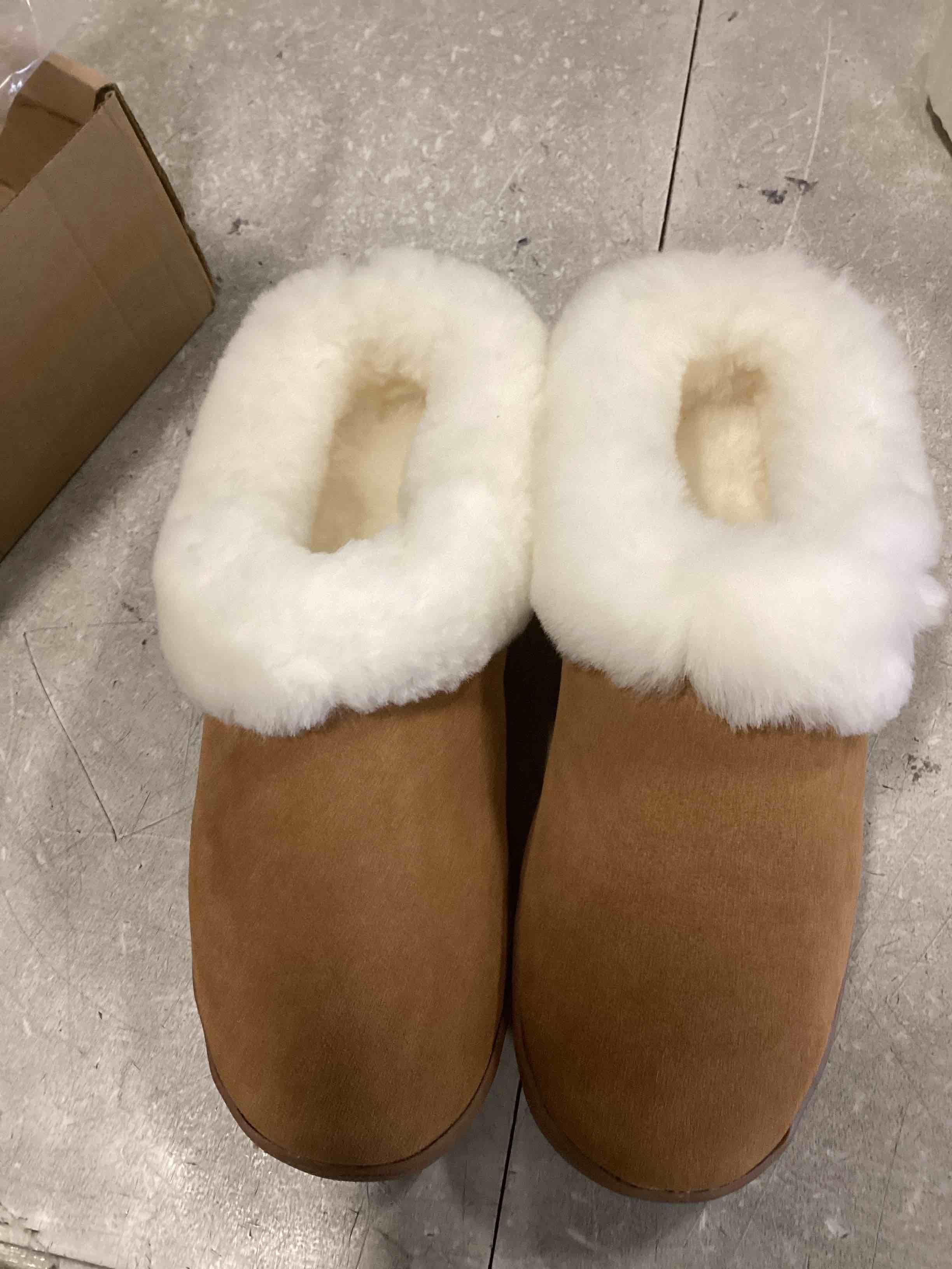 The Lady's Genuine Sheepskin Scuffs( Size L 9)