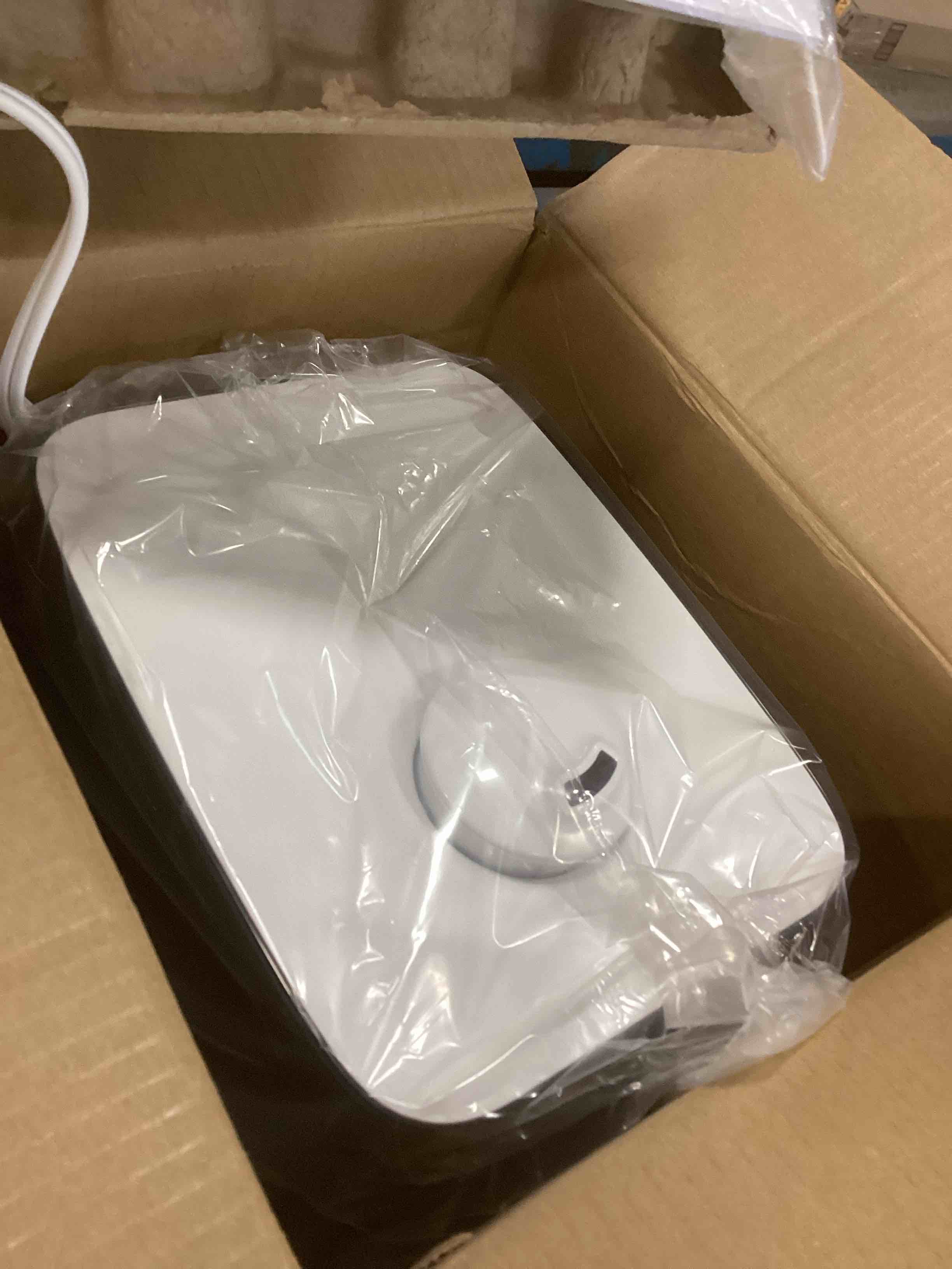 https://s3.amazonaws.com/lotting-images-prod/bidfta/PNK2189201_1743092074989.jpeg