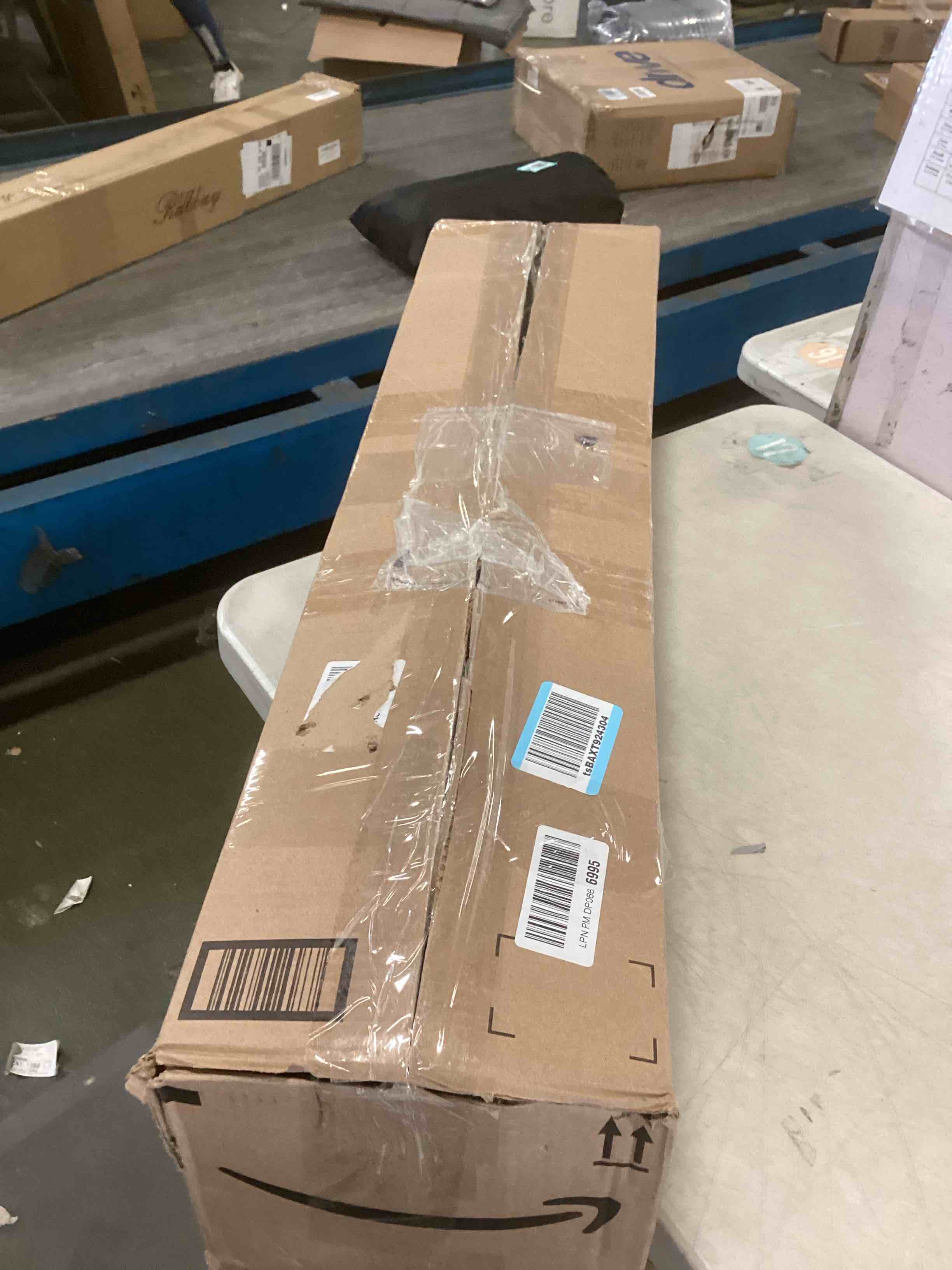 https://s3.amazonaws.com/lotting-images-prod/bidfta/PNK2189286_1743103493464.jpeg