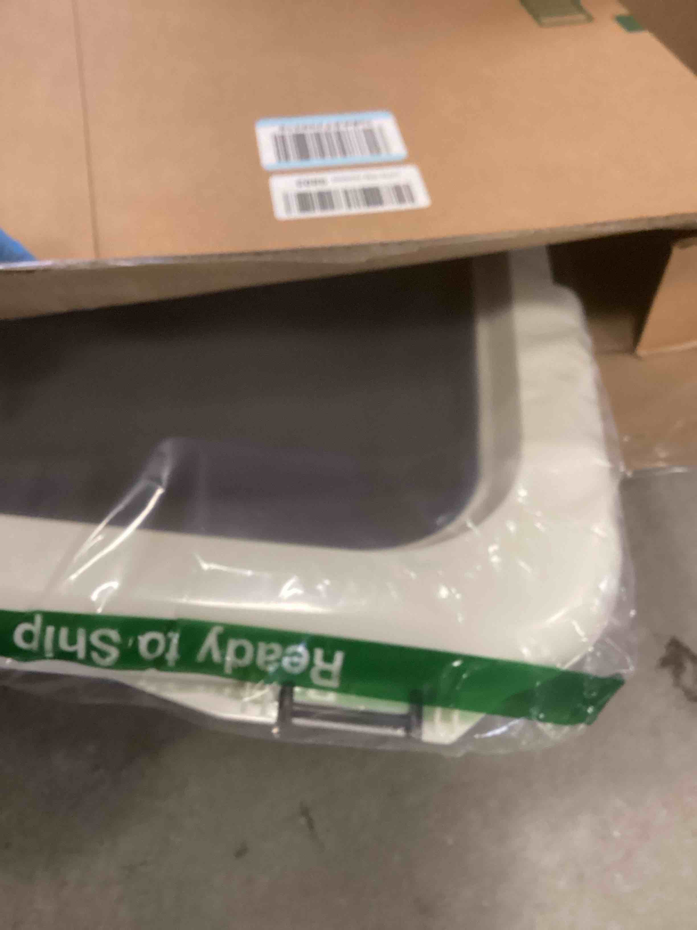 https://s3.amazonaws.com/lotting-images-prod/bidfta/PNK2189435_1743170021819.jpeg