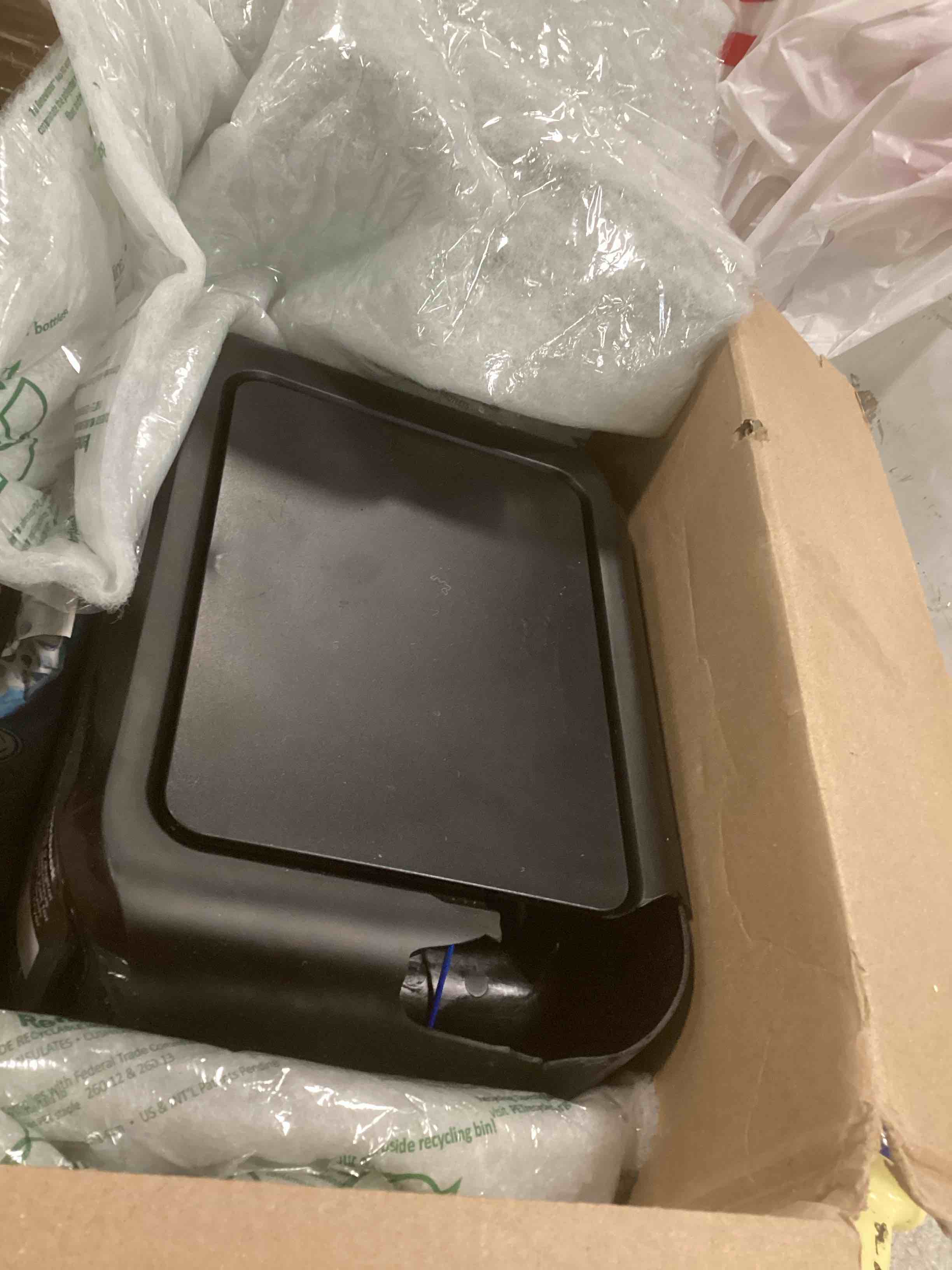 https://s3.amazonaws.com/lotting-images-prod/bidfta/PNK2189718_1743436833360.jpeg
