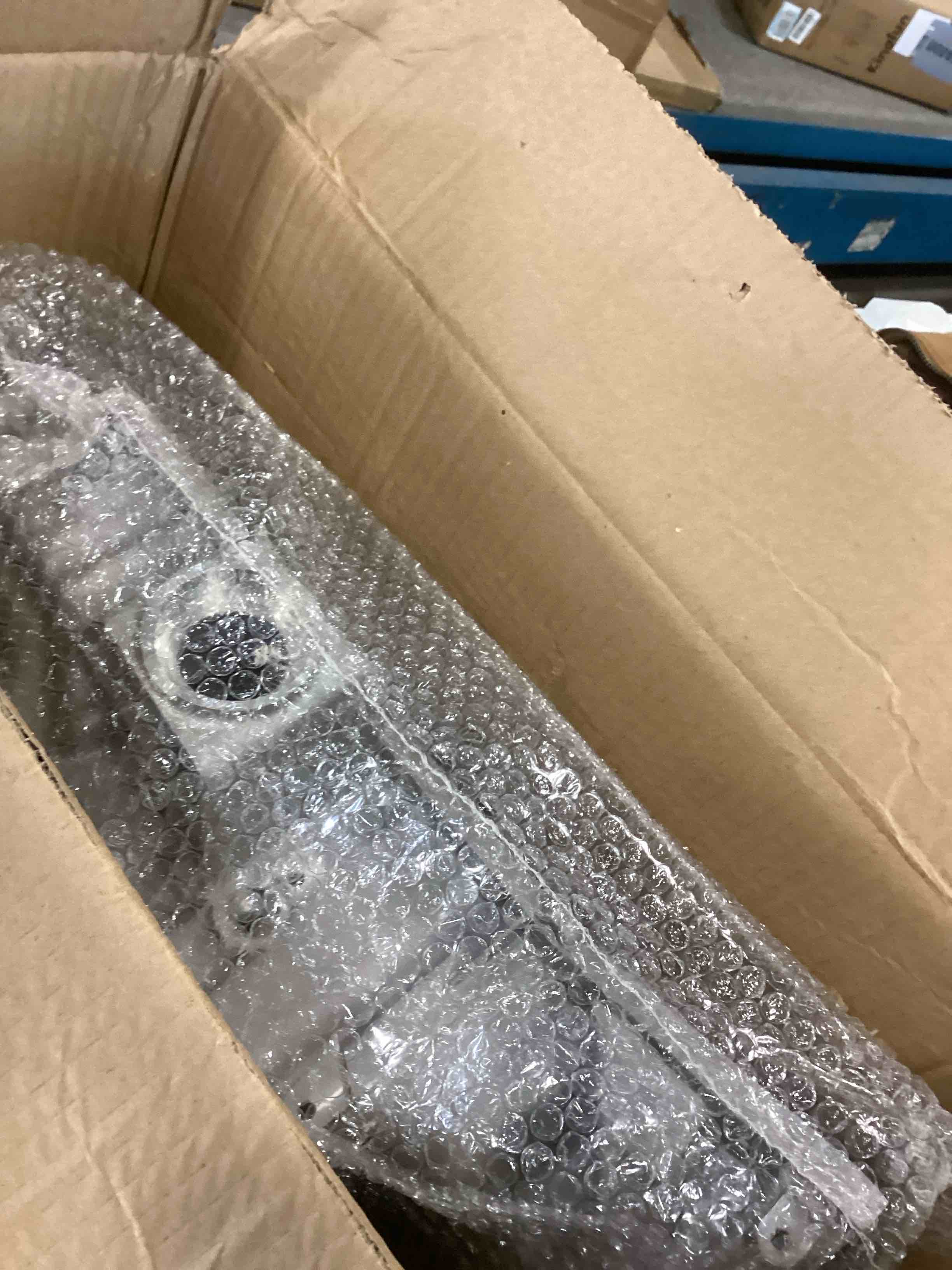 https://s3.amazonaws.com/lotting-images-prod/bidfta/PNK2190919_1744041826643.jpeg