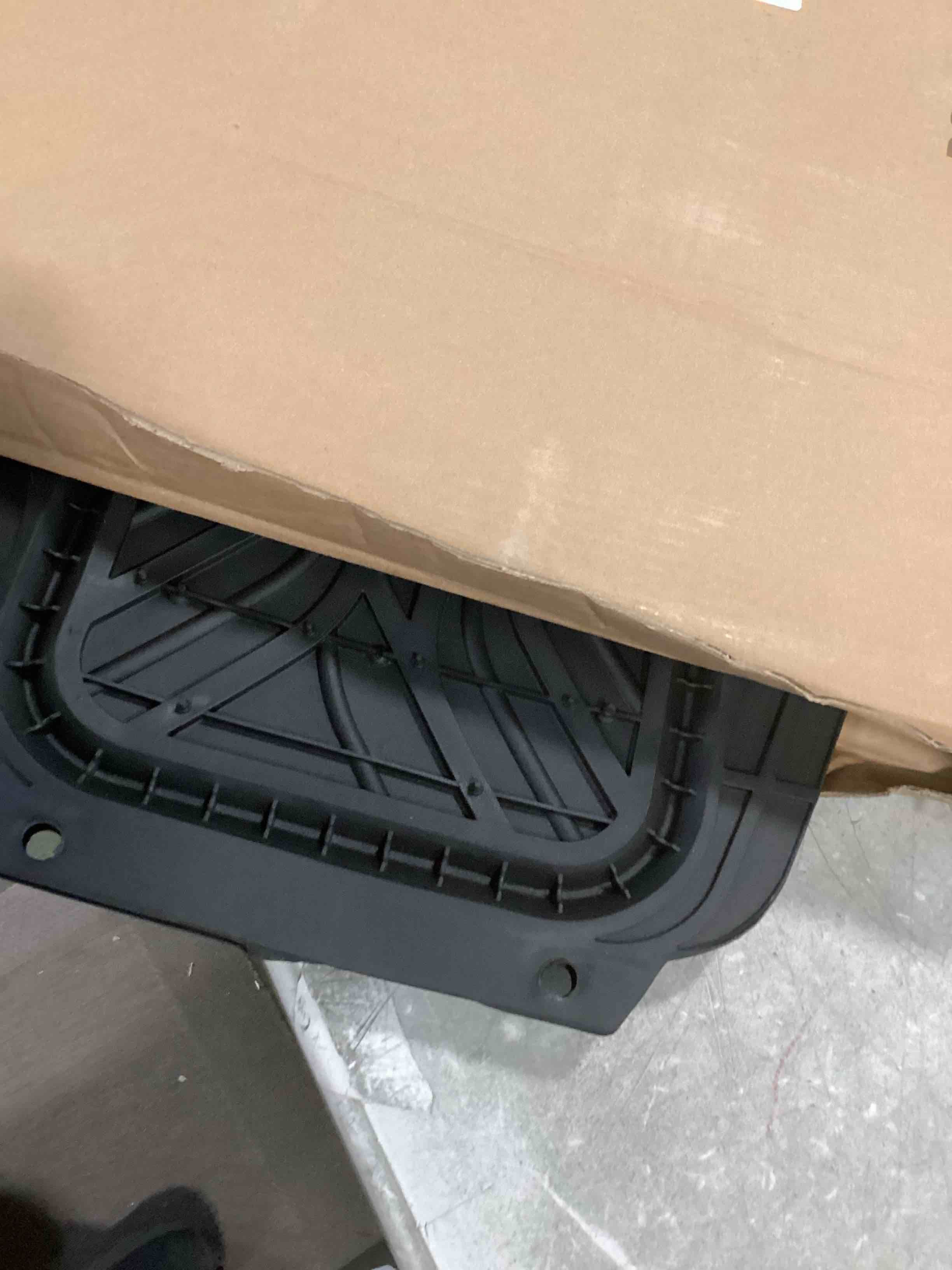https://s3.amazonaws.com/lotting-images-prod/bidfta/PNK2190940_1744043735235.jpeg