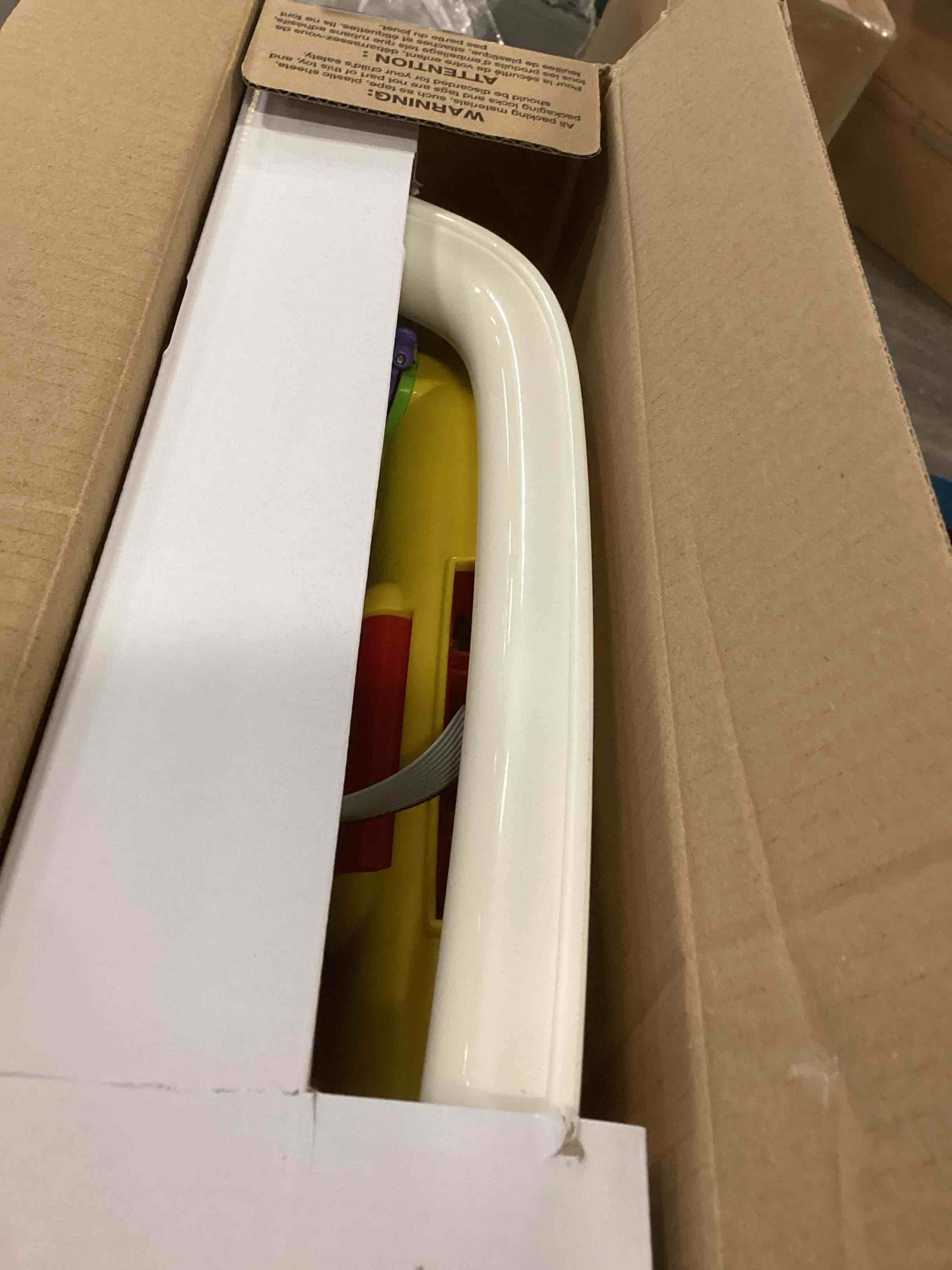 https://s3.amazonaws.com/lotting-images-prod/bidfta/PNK2190951_1744046689095.jpeg