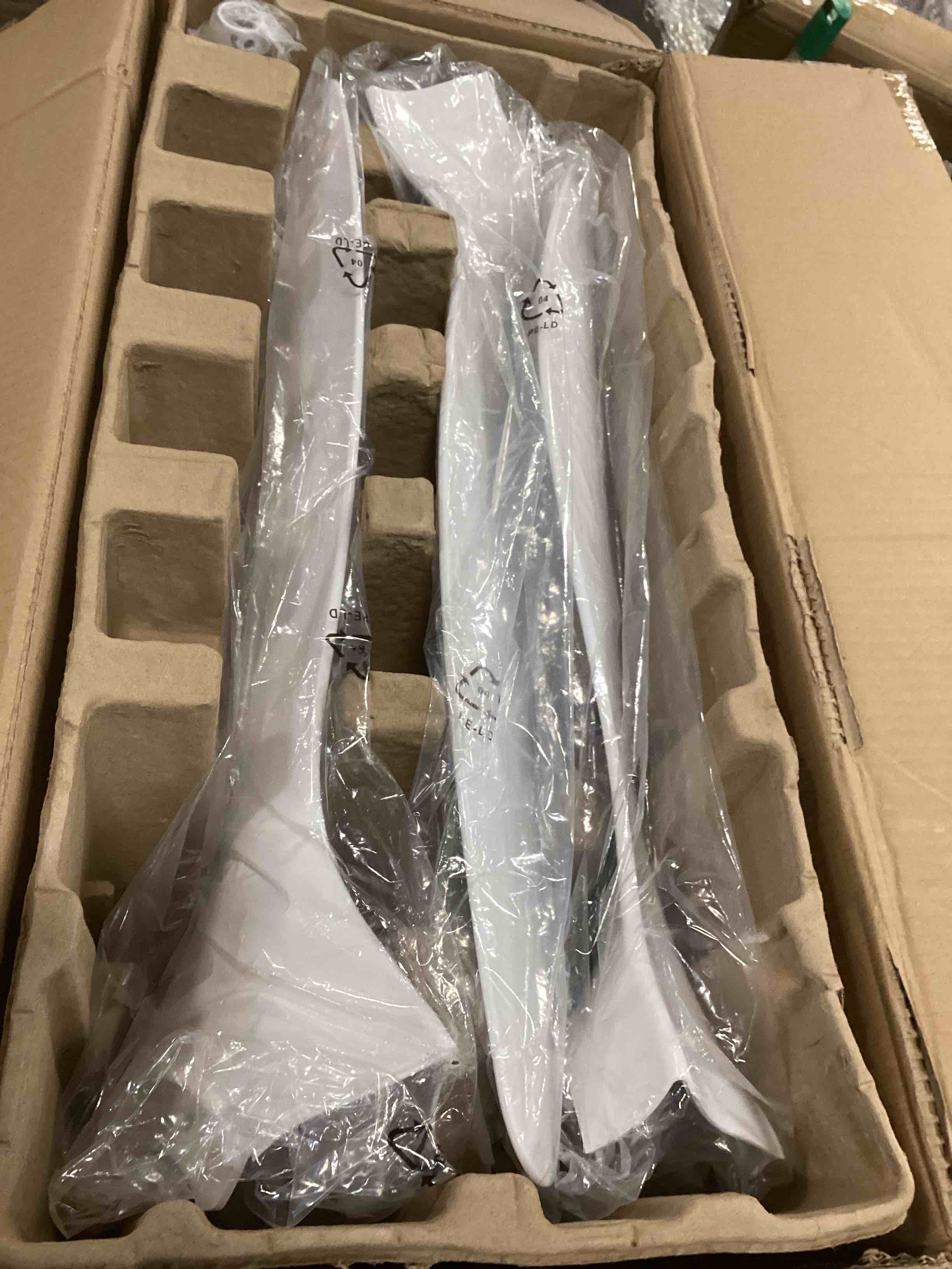 https://s3.amazonaws.com/lotting-images-prod/bidfta/PNK2191126_1743774379926.jpeg