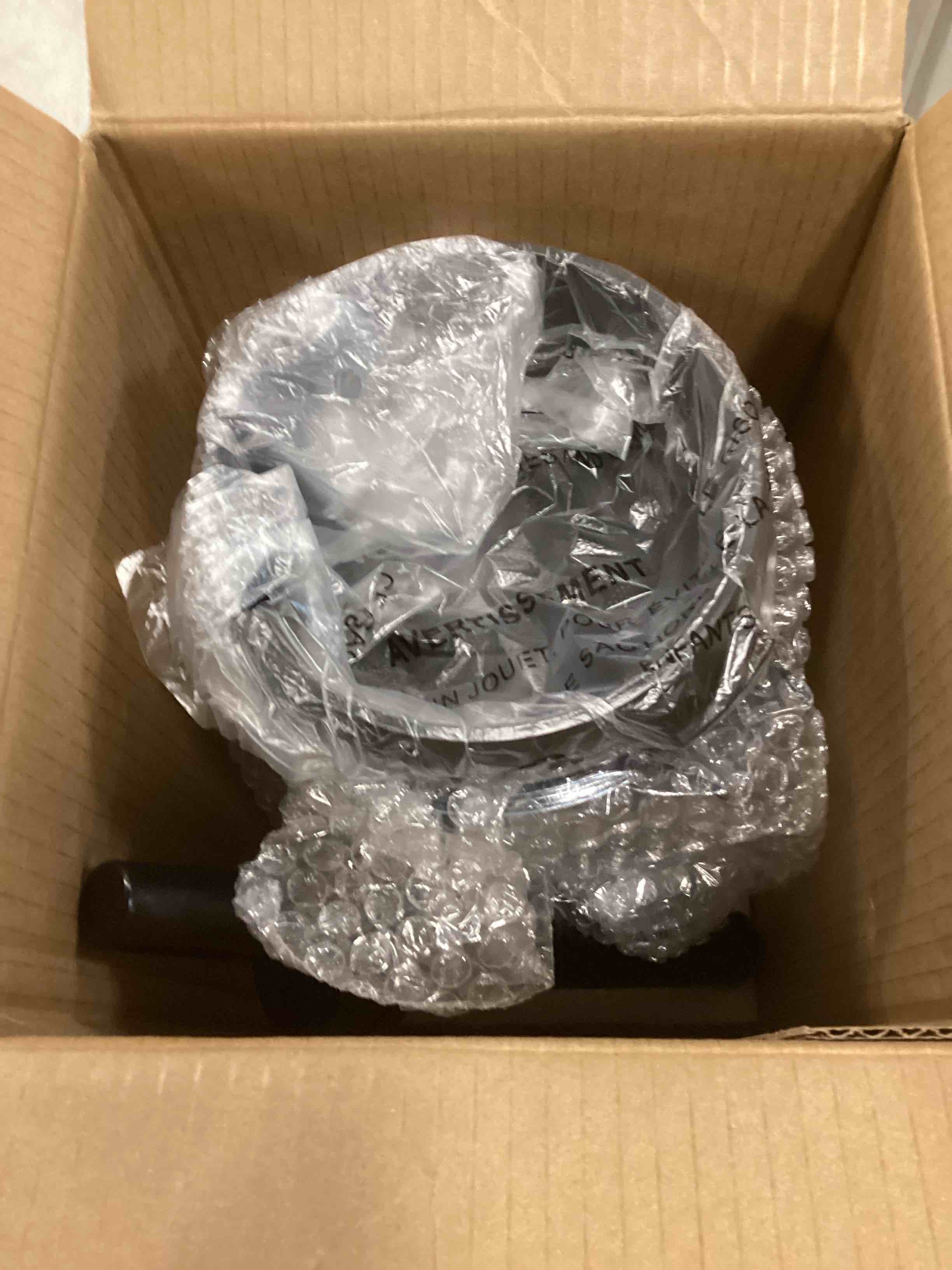 https://s3.amazonaws.com/lotting-images-prod/bidfta/PNK2191268_1743794770779.jpeg