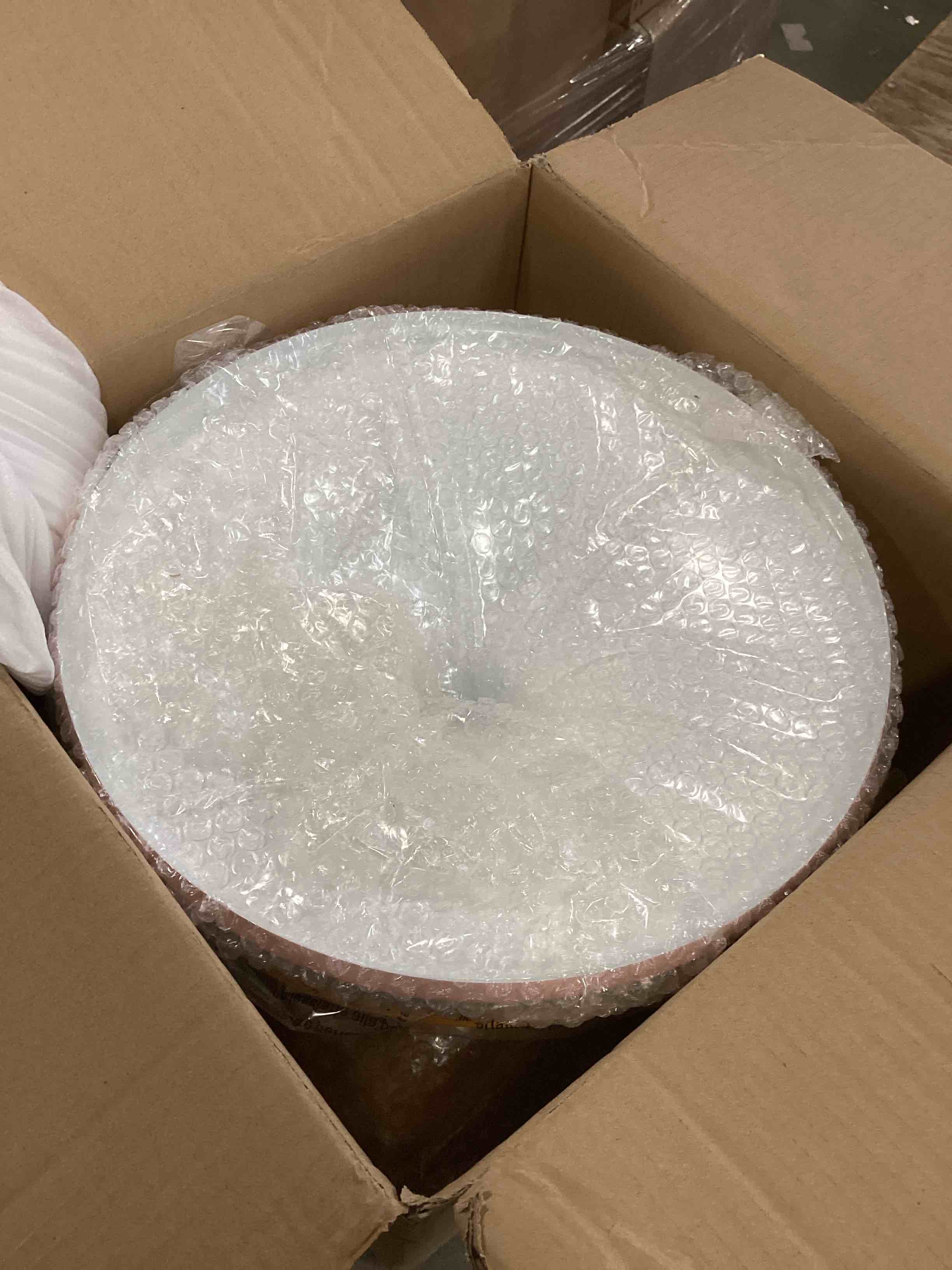 https://s3.amazonaws.com/lotting-images-prod/bidfta/PNK2191853_1744216594151.jpeg