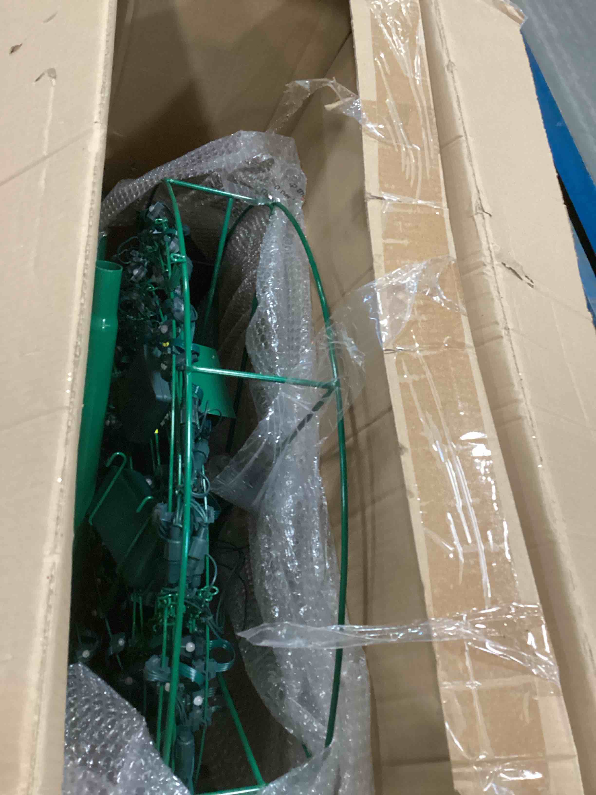 https://s3.amazonaws.com/lotting-images-prod/bidfta/PNK2192278_1744384918852.jpeg