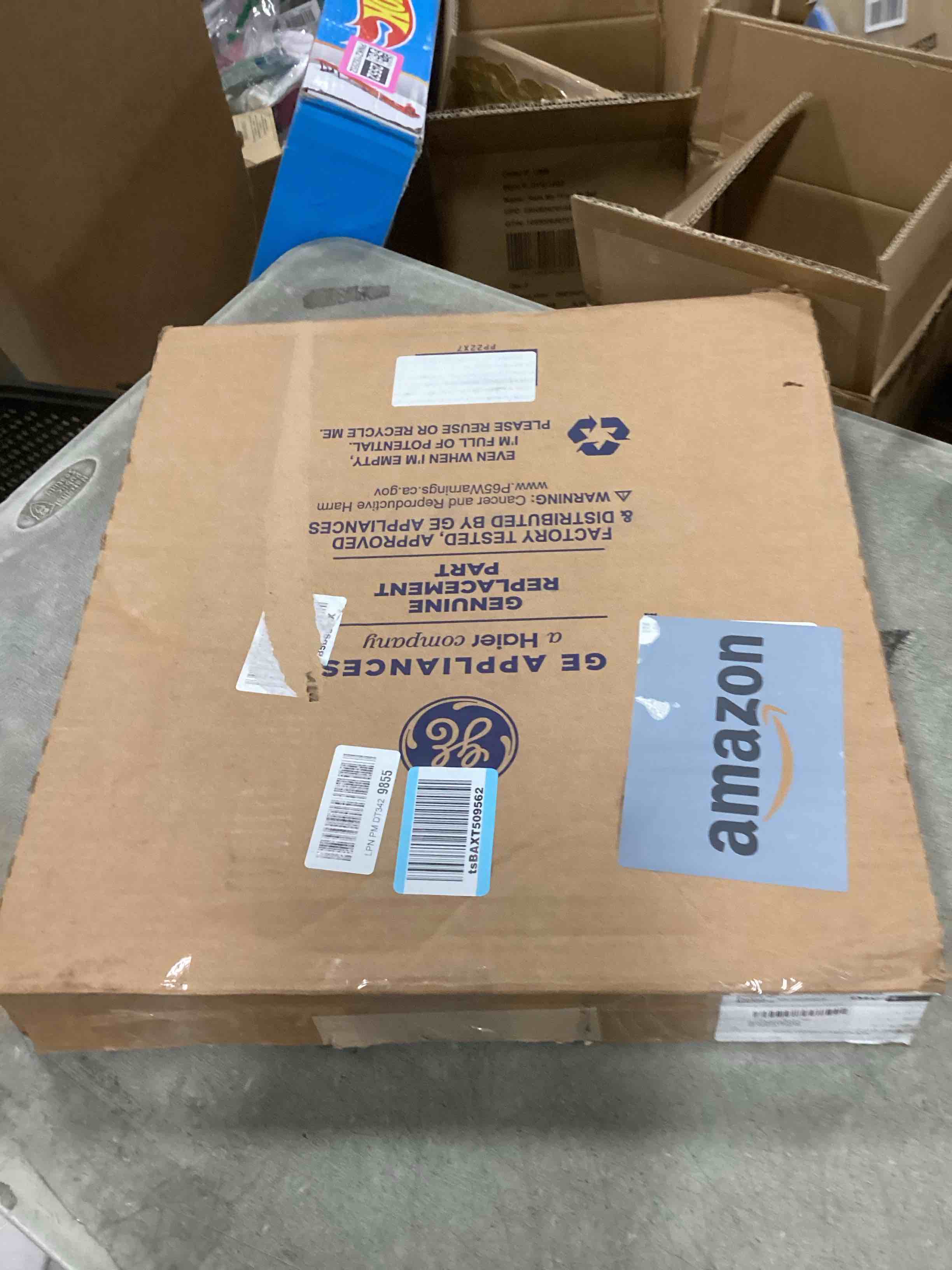 https://s3.amazonaws.com/lotting-images-prod/bidfta/PNK2192699_1744739728615.jpeg