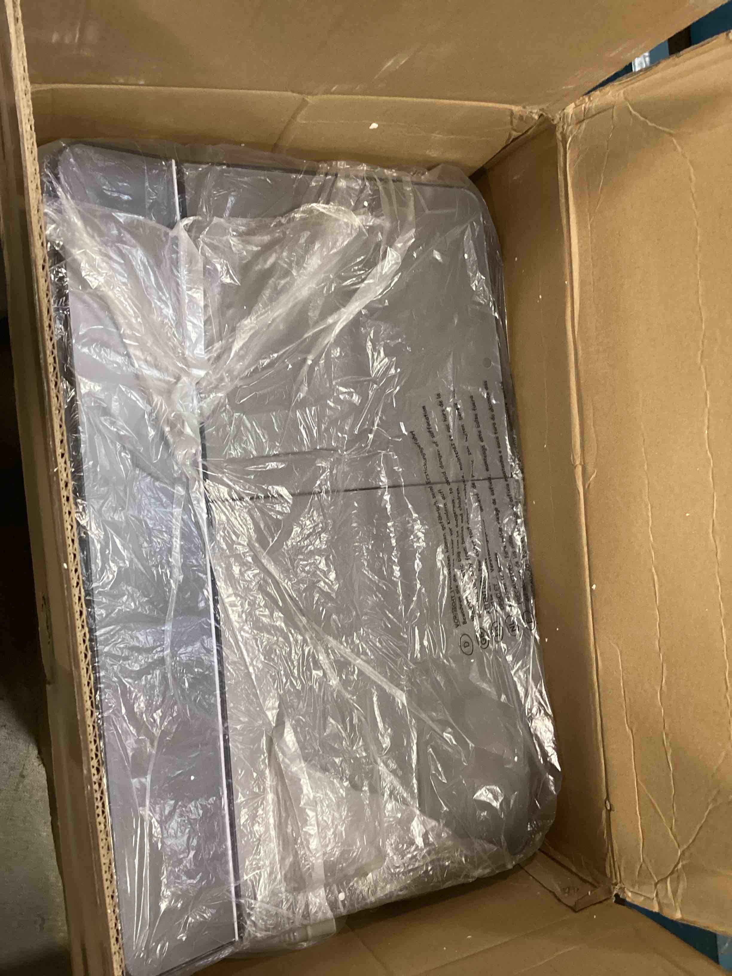 https://s3.amazonaws.com/lotting-images-prod/bidfta/PNK2192760_1744746701336.jpeg