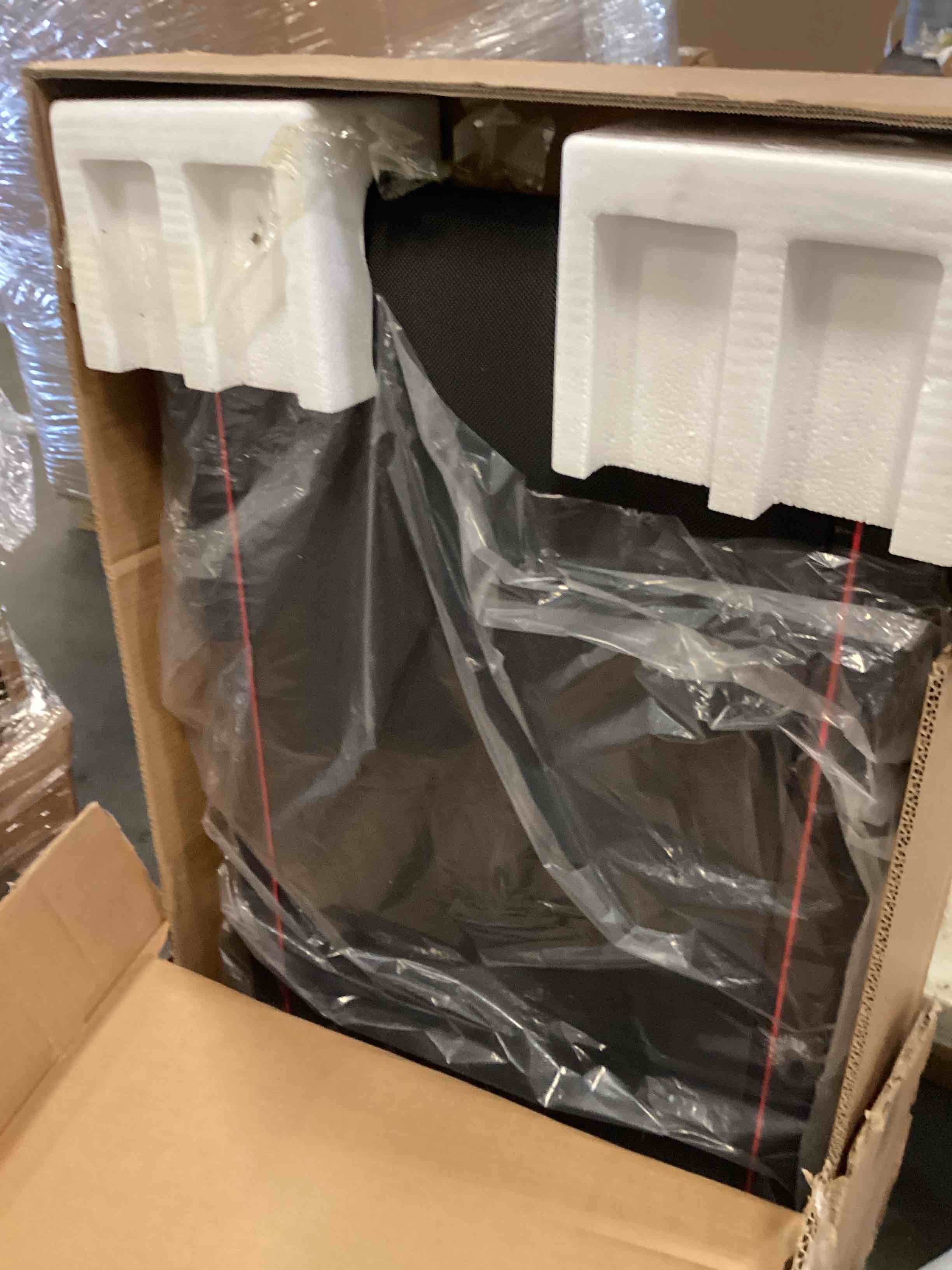 https://s3.amazonaws.com/lotting-images-prod/bidfta/PNK2192890_1744816016077.jpeg