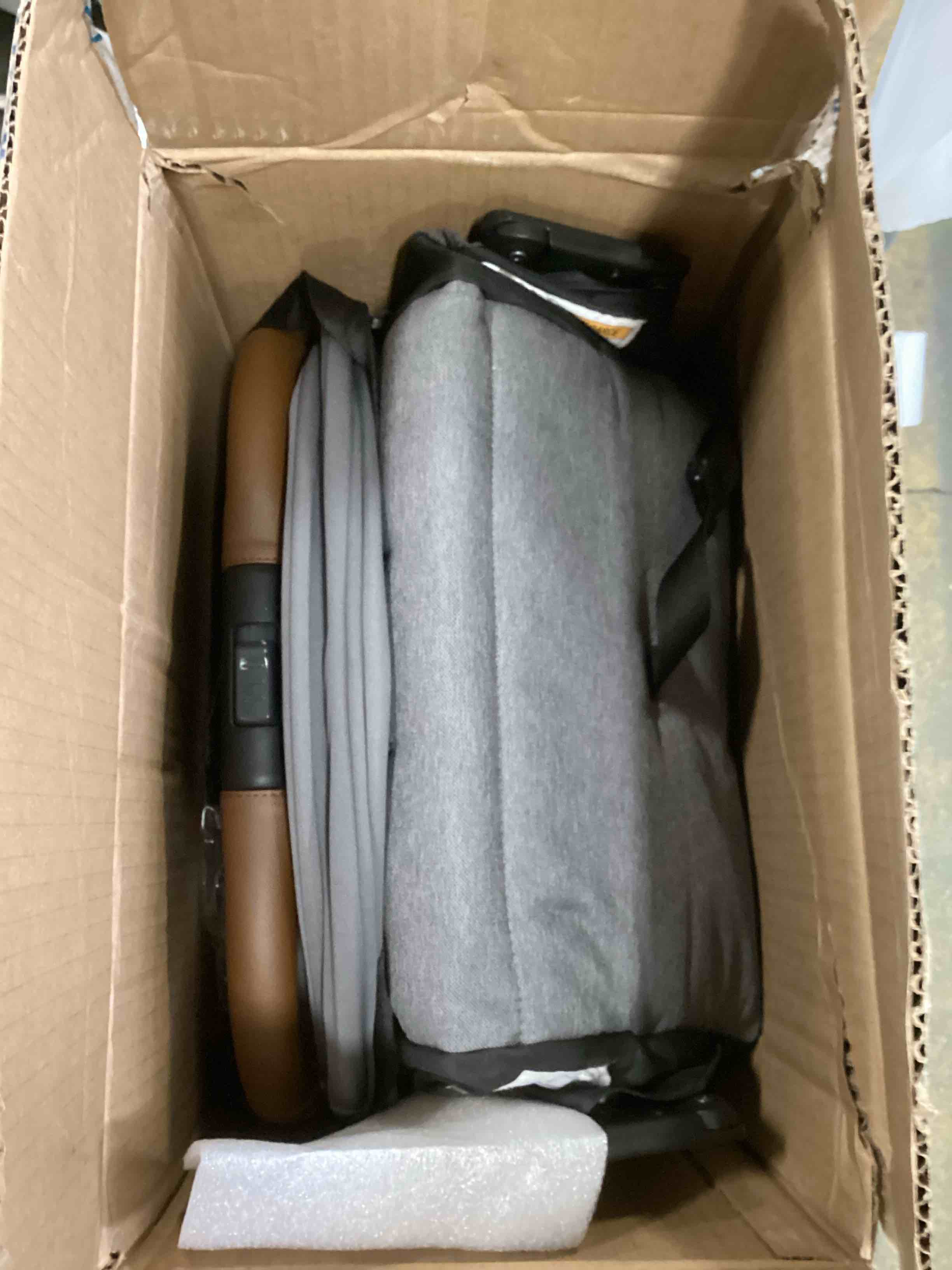 https://s3.amazonaws.com/lotting-images-prod/bidfta/PNK2192961_1744824367631.jpeg