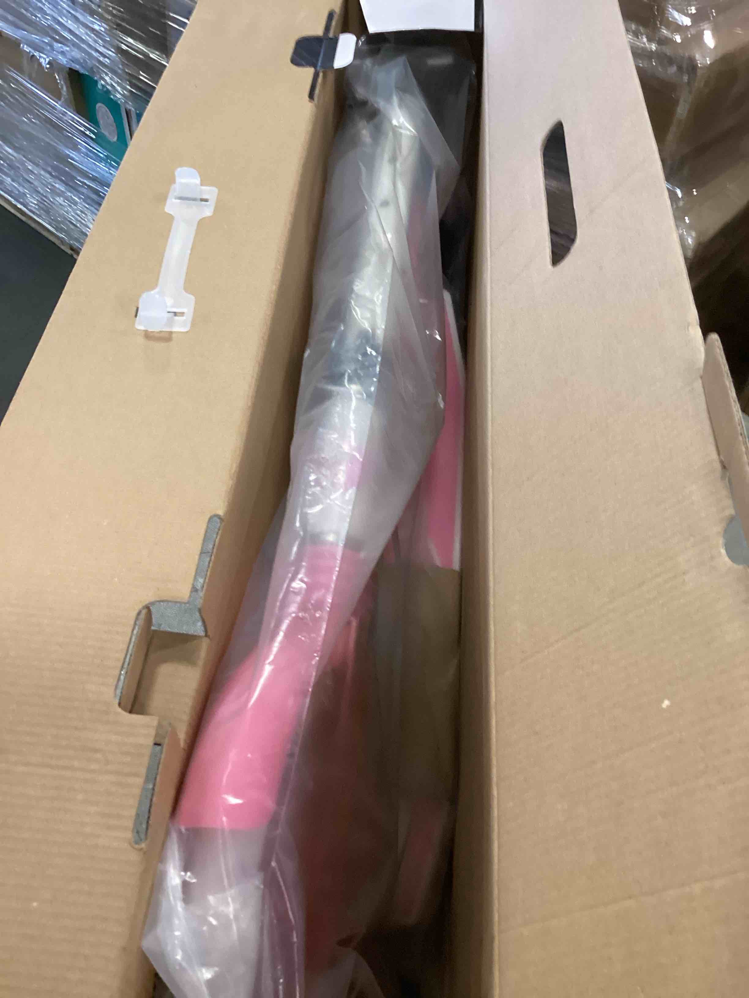 https://s3.amazonaws.com/lotting-images-prod/bidfta/PNK2193110_1744897952468.jpeg