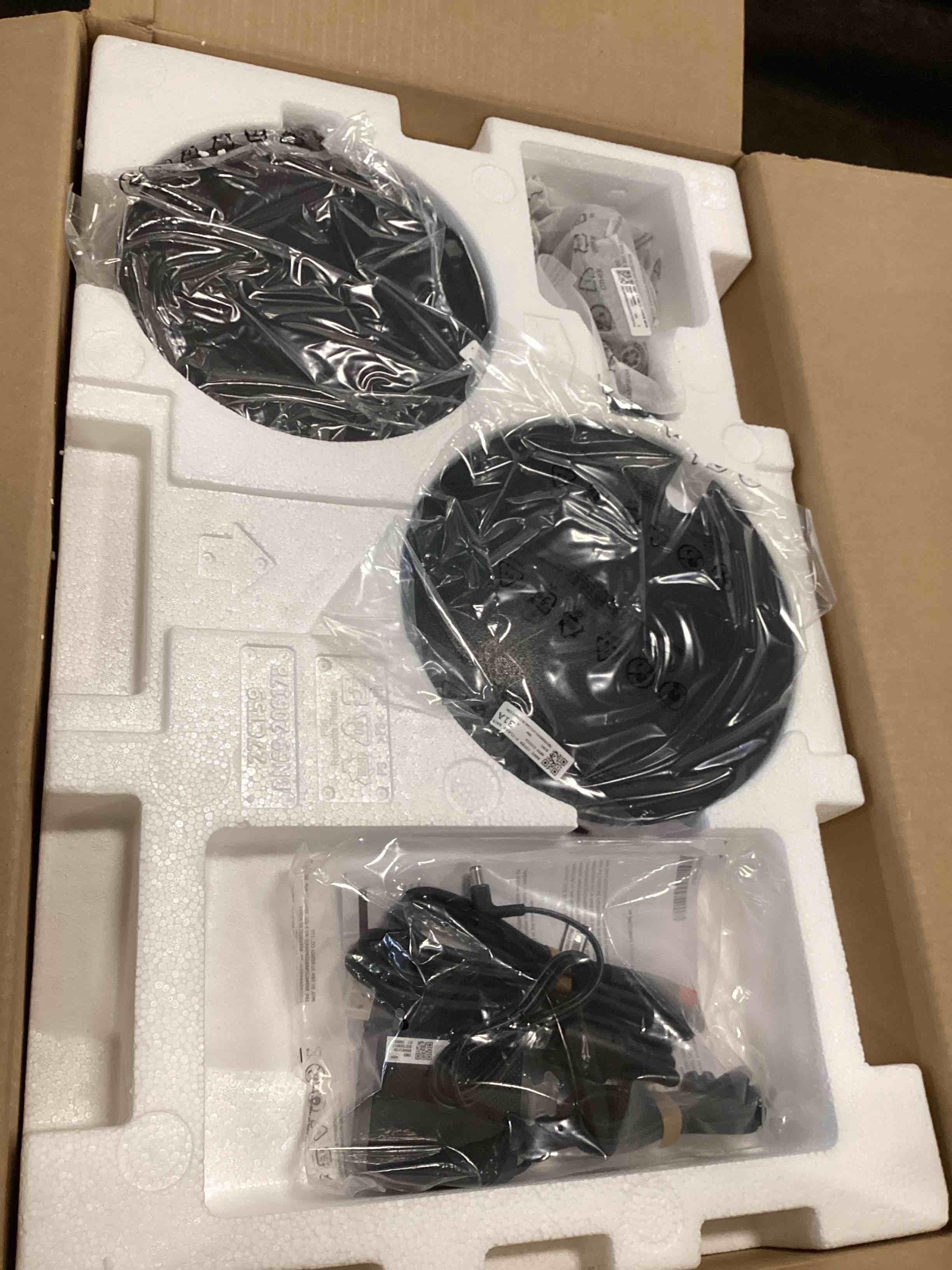 https://s3.amazonaws.com/lotting-images-prod/bidfta/PNK2193308_1745411761316.jpeg