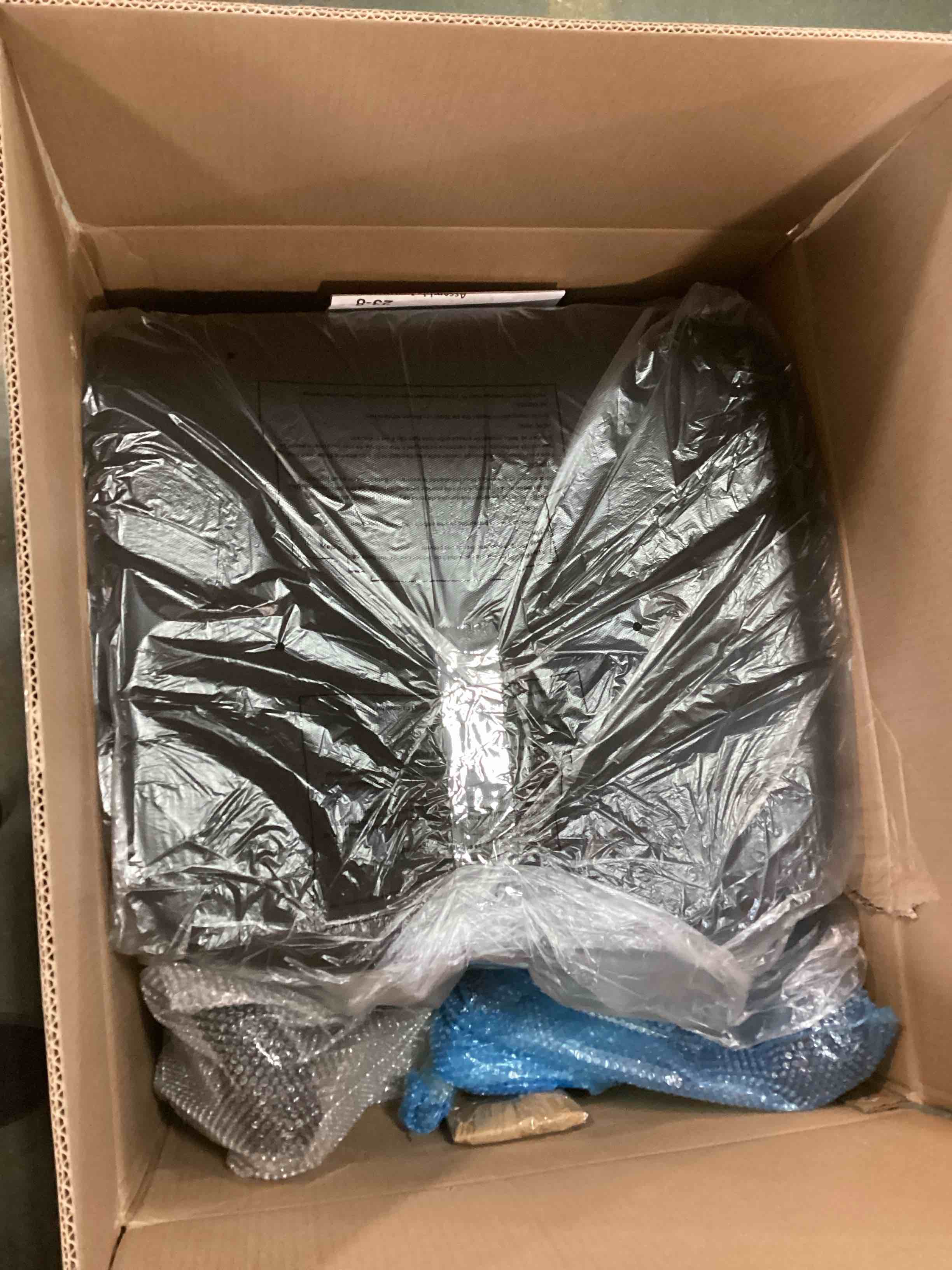 https://s3.amazonaws.com/lotting-images-prod/bidfta/PNK2193927_1745842572336.jpeg