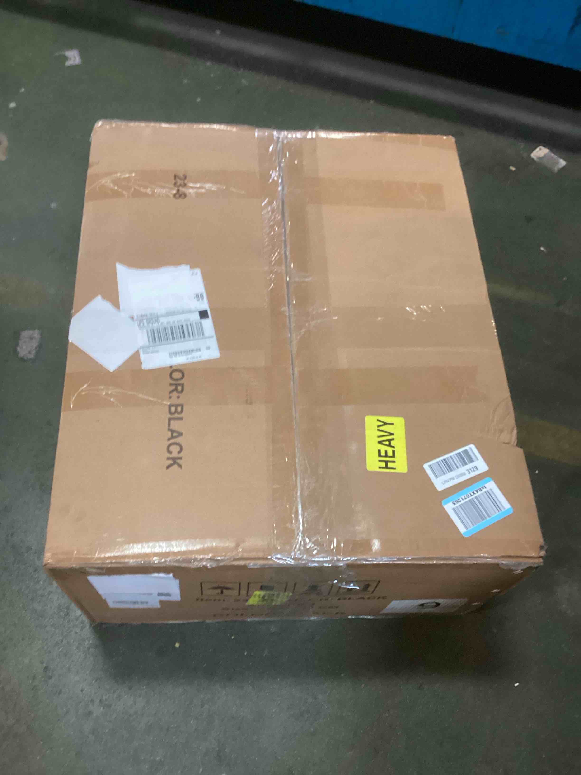 https://s3.amazonaws.com/lotting-images-prod/bidfta/PNK2193927_1745842609408.jpeg