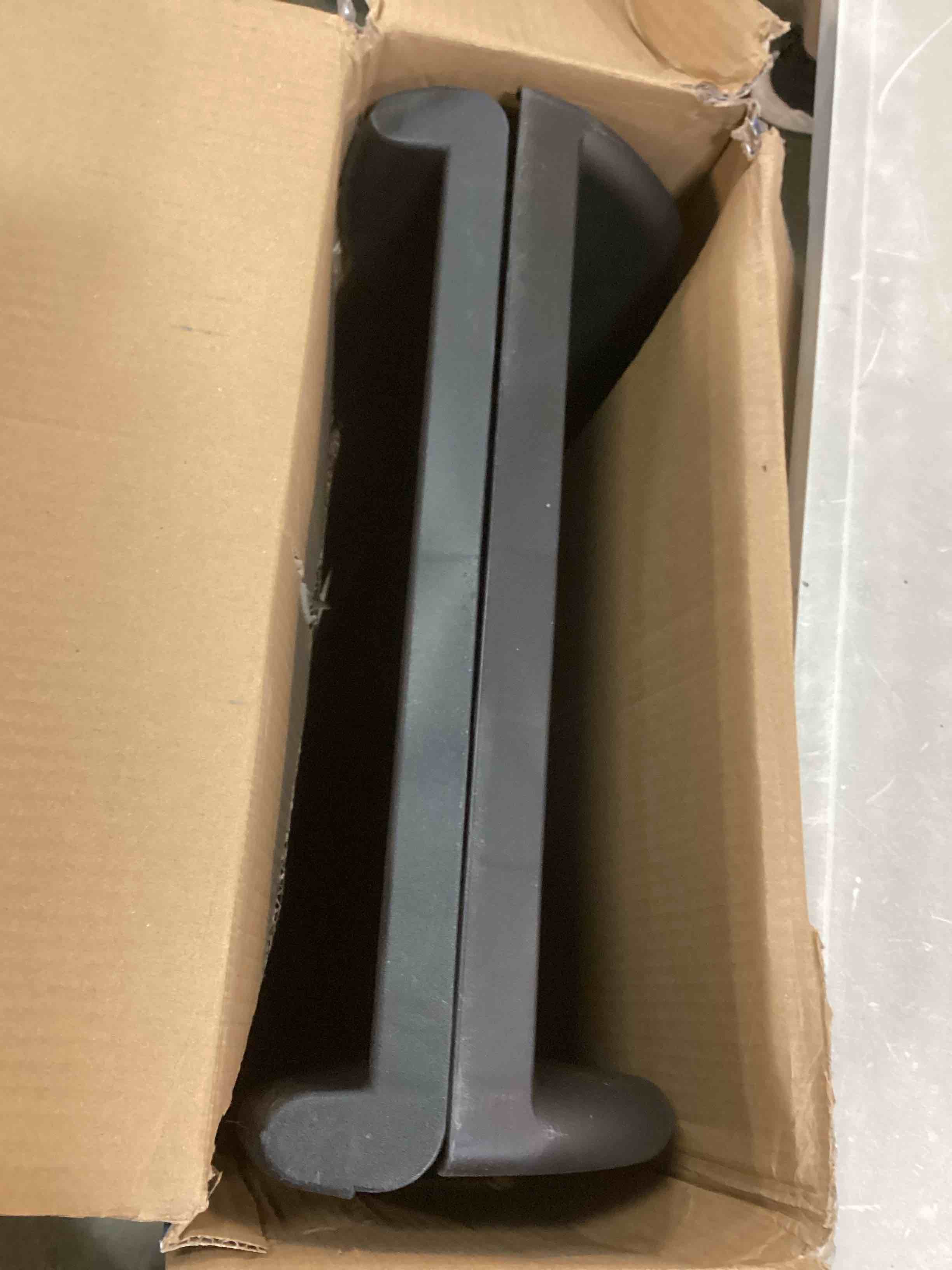 https://s3.amazonaws.com/lotting-images-prod/bidfta/PNK2193946_1745844510463.jpeg