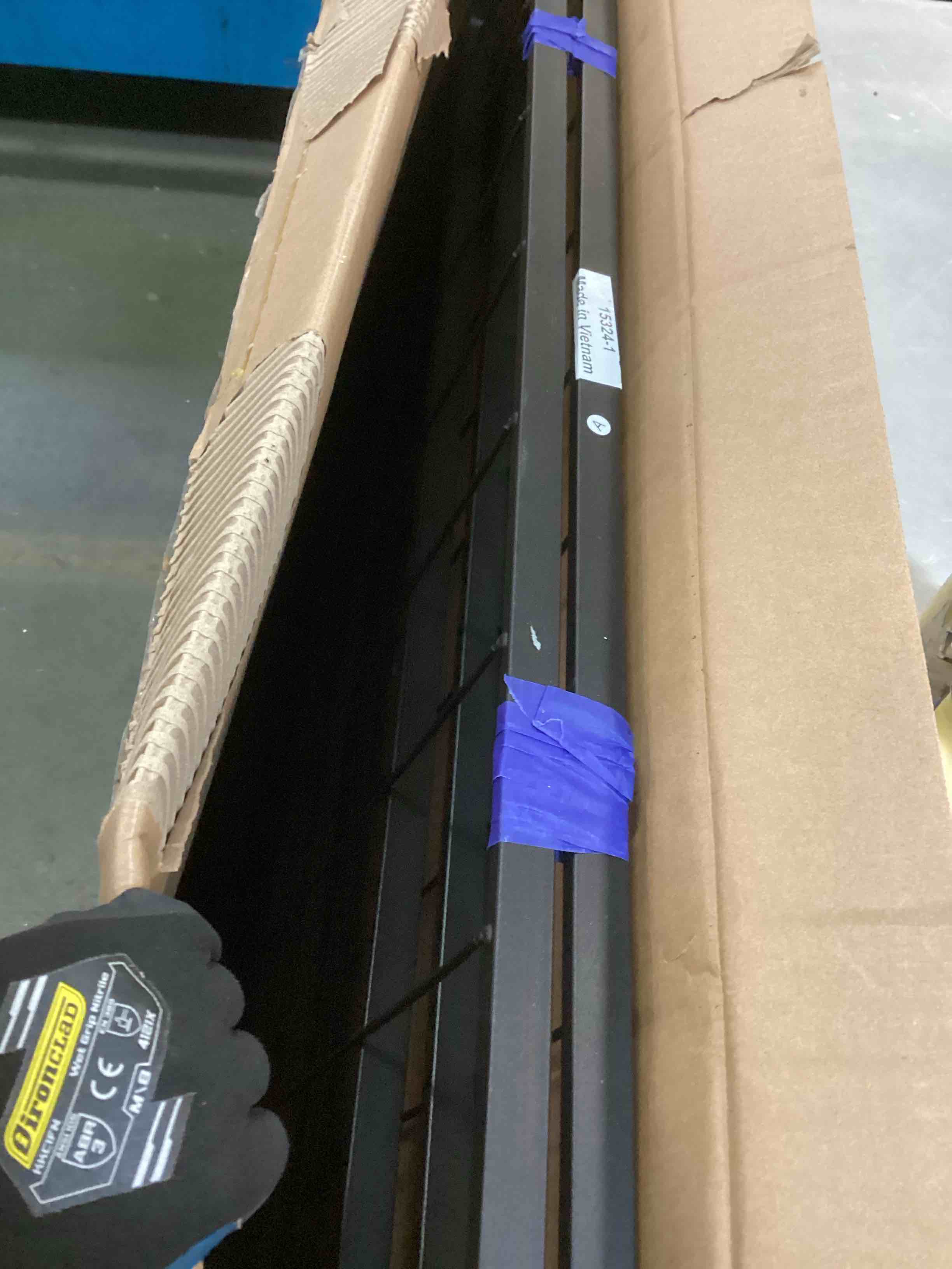 https://s3.amazonaws.com/lotting-images-prod/bidfta/PNK2193957_1745846420828.jpeg