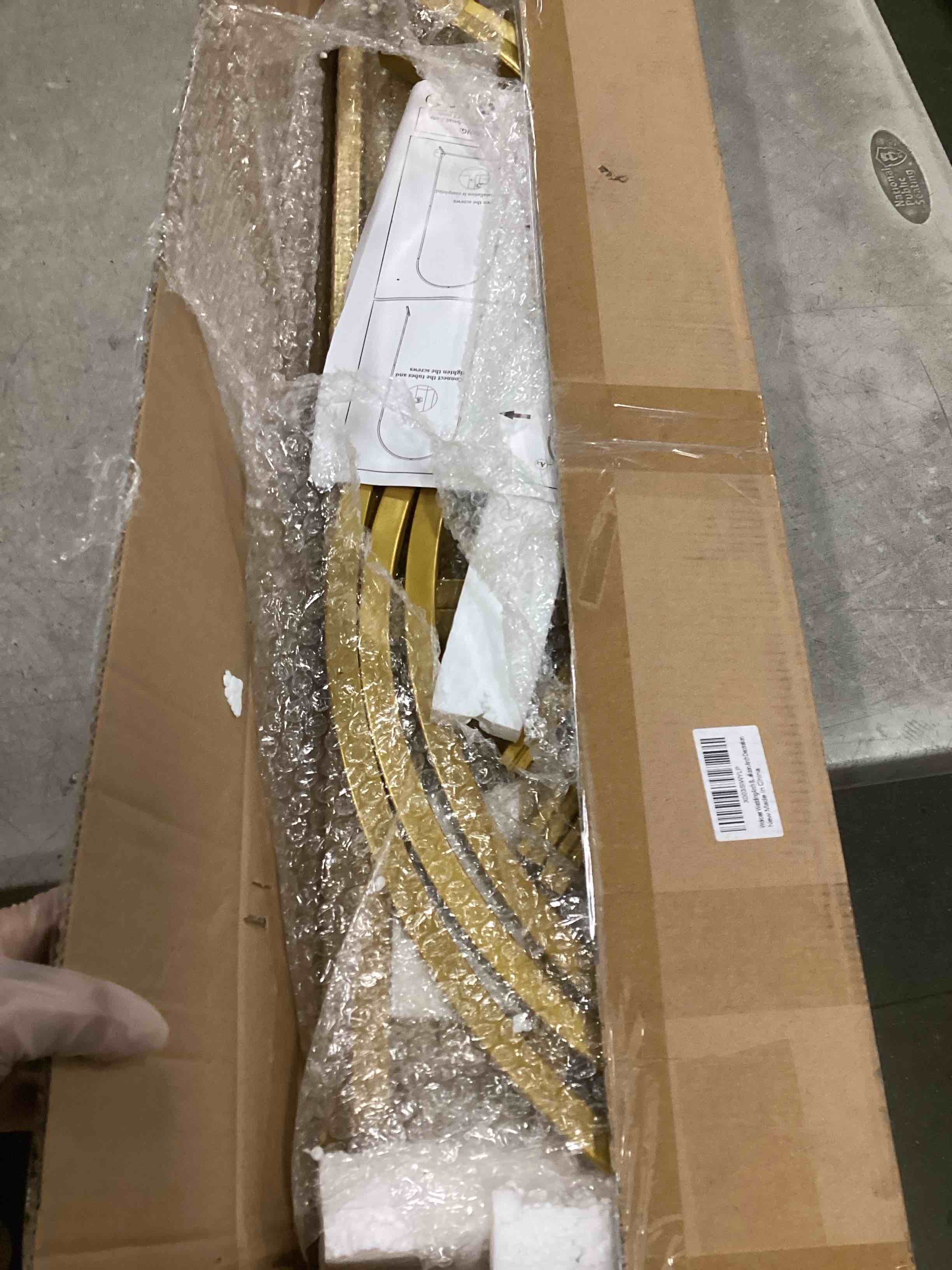 https://s3.amazonaws.com/lotting-images-prod/bidfta/PNK2194400_1743770099970.jpeg