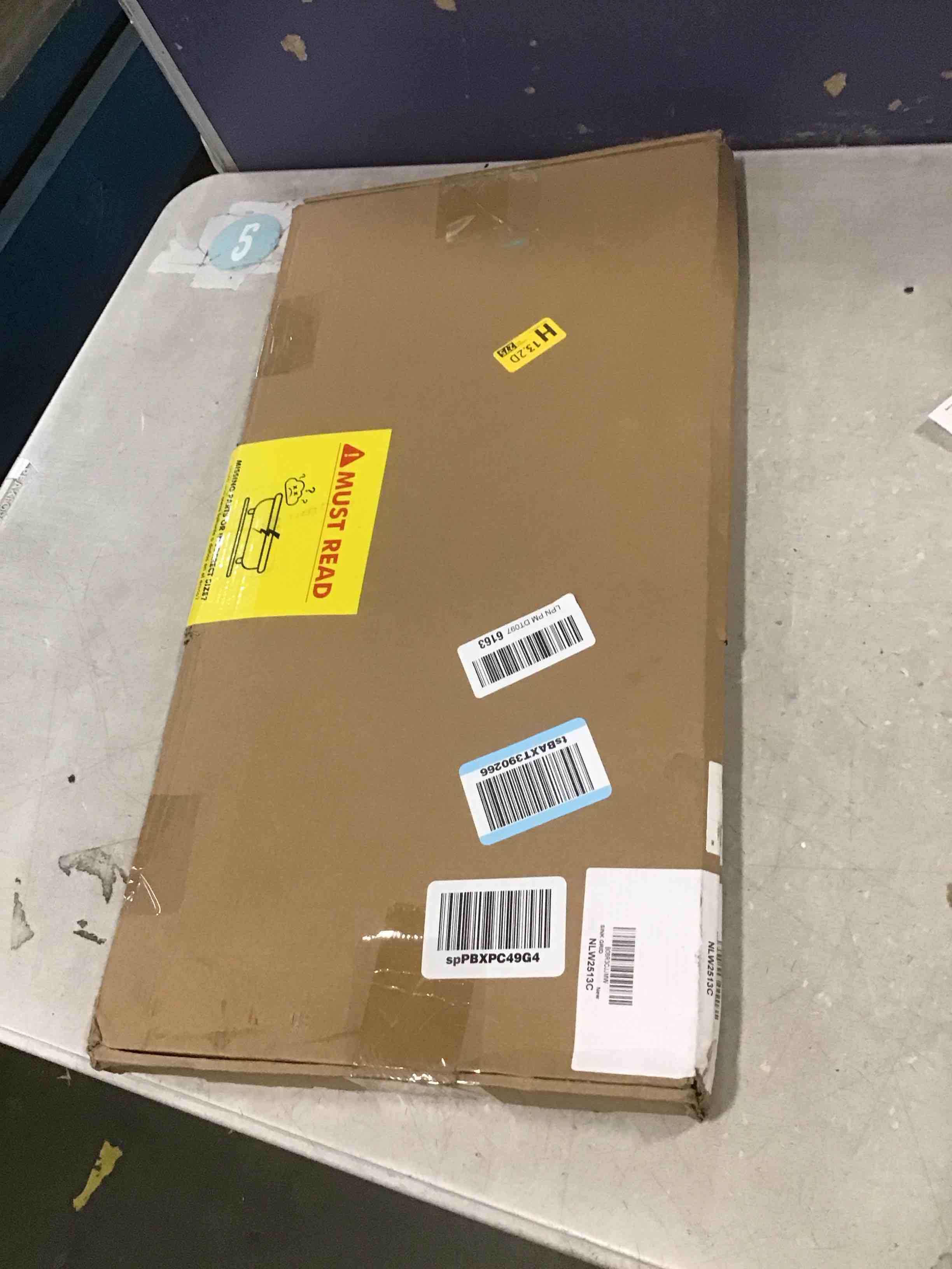 https://s3.amazonaws.com/lotting-images-prod/bidfta/PNK2196256_1744982700911.jpeg