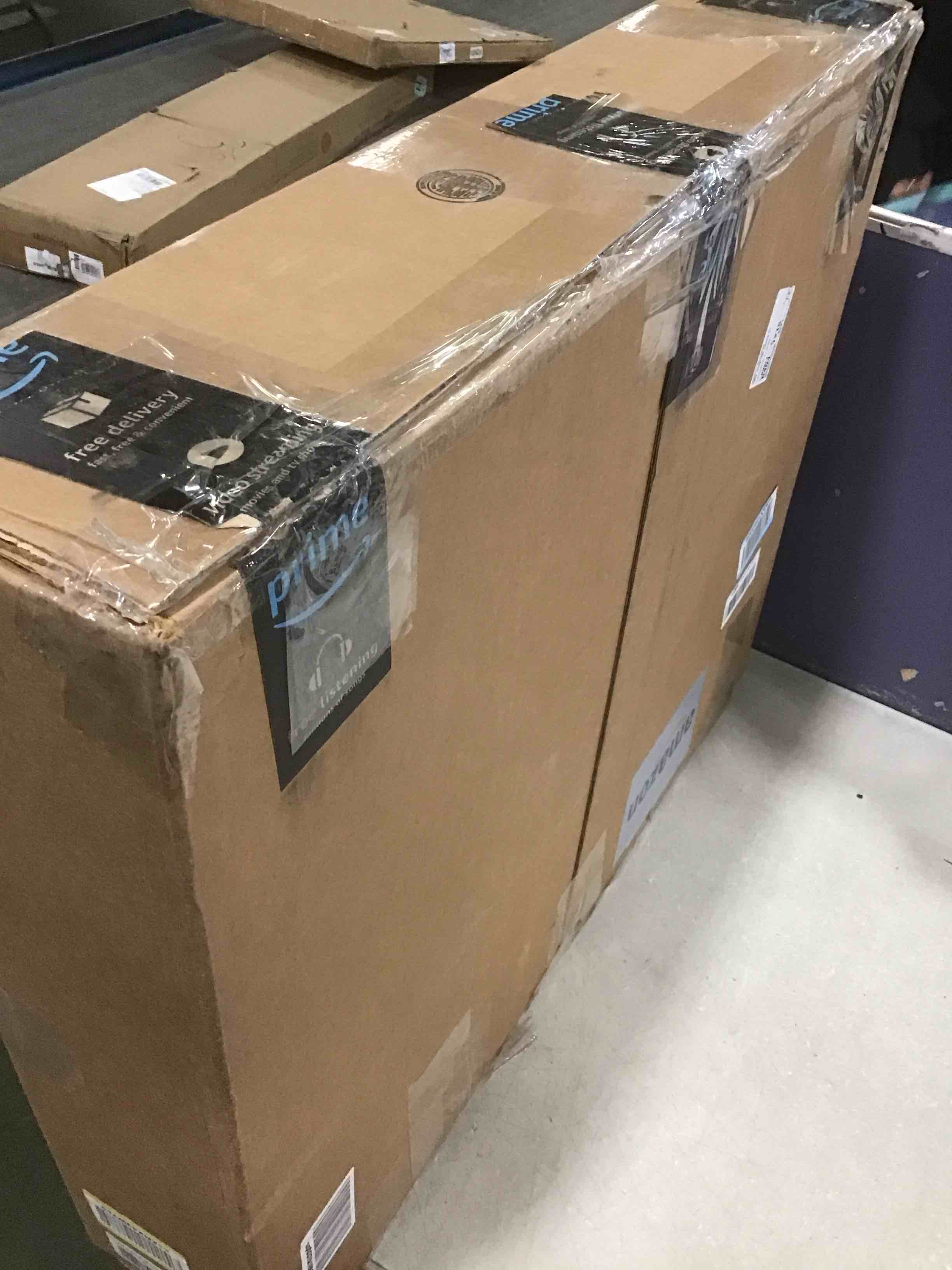 https://s3.amazonaws.com/lotting-images-prod/bidfta/PNK2196558_1745238365643.jpeg