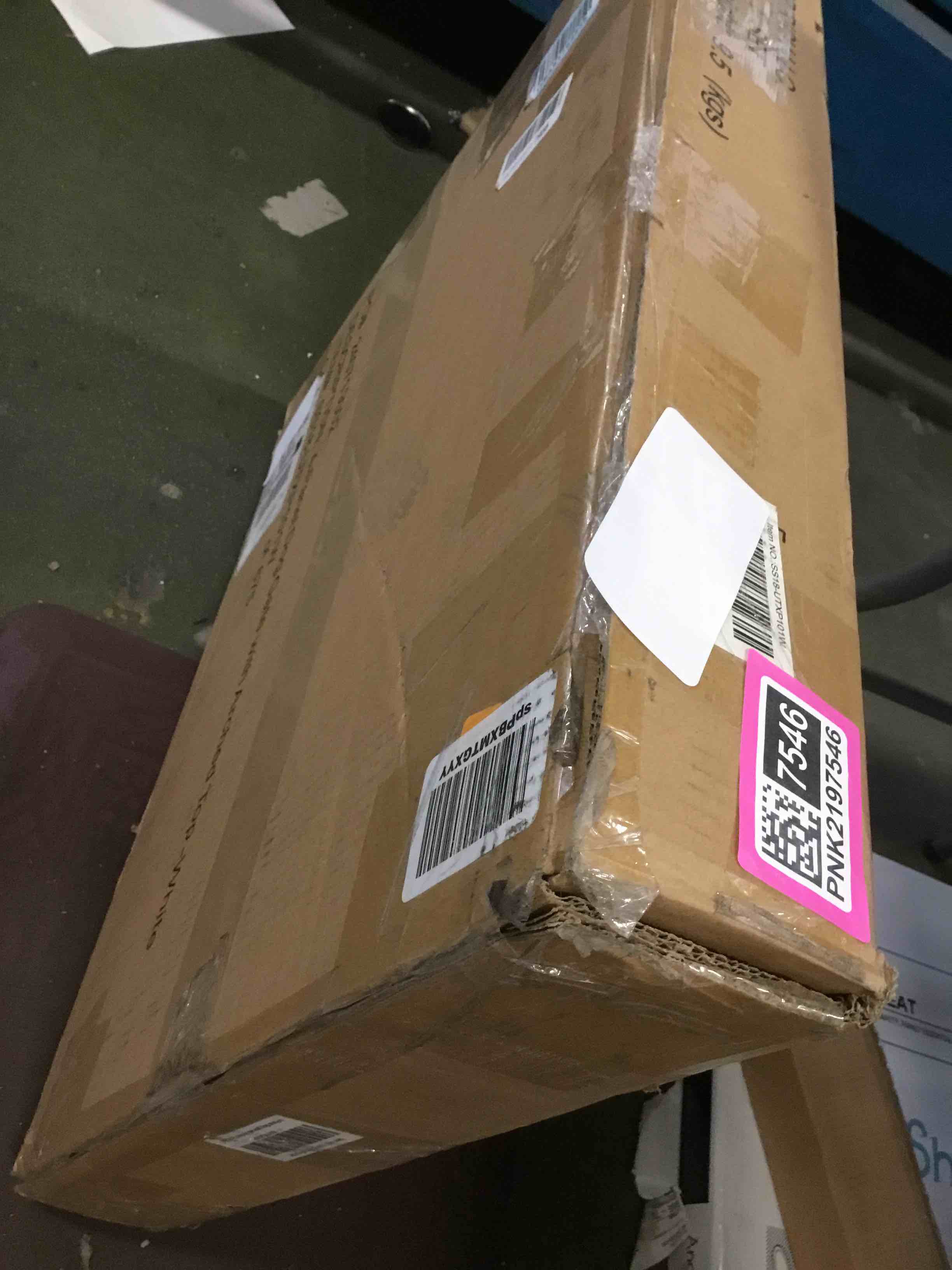 https://s3.amazonaws.com/lotting-images-prod/bidfta/PNK2197546_1742839888325.jpeg