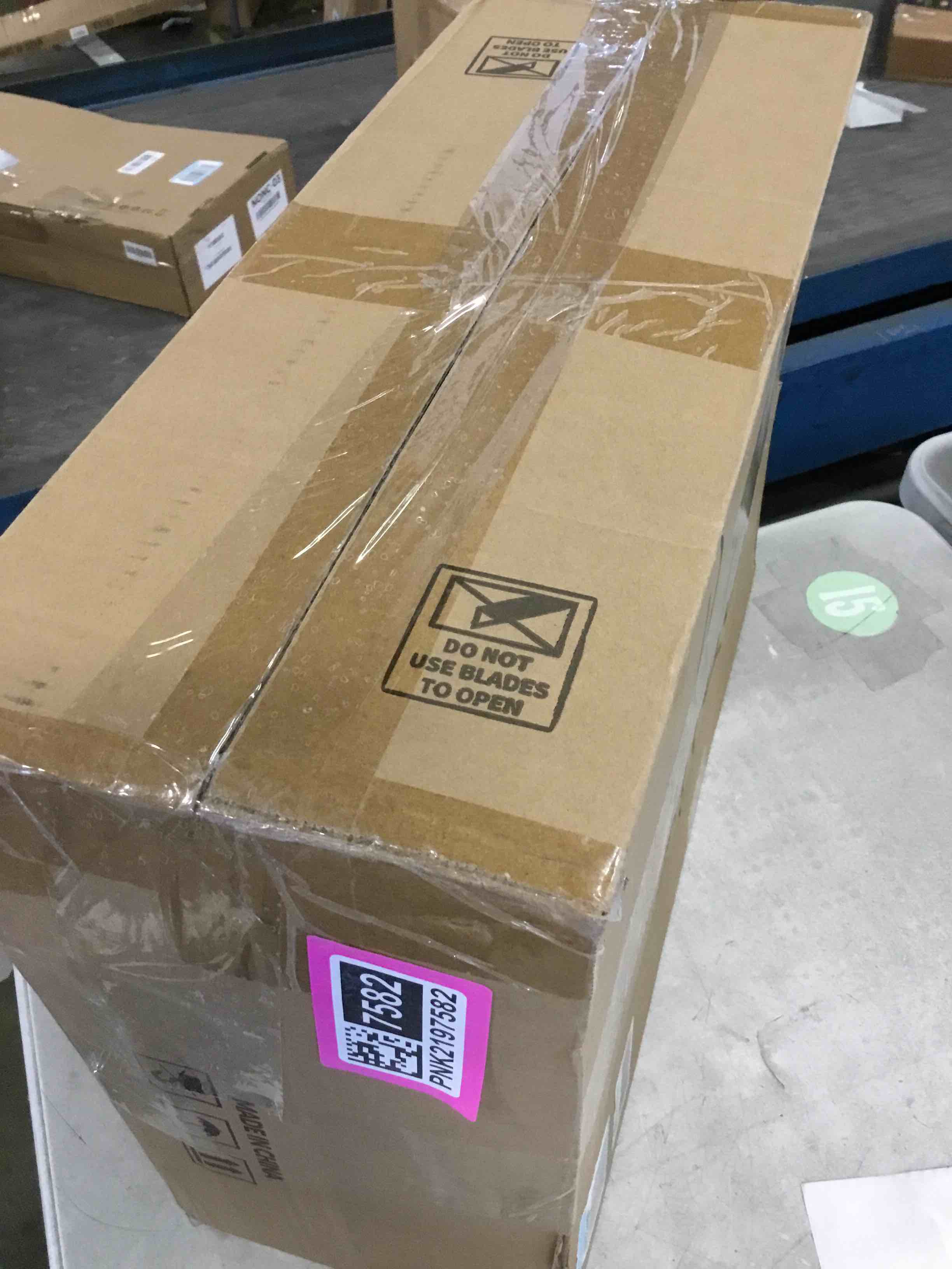 https://s3.amazonaws.com/lotting-images-prod/bidfta/PNK2197582_1742845270330.jpeg