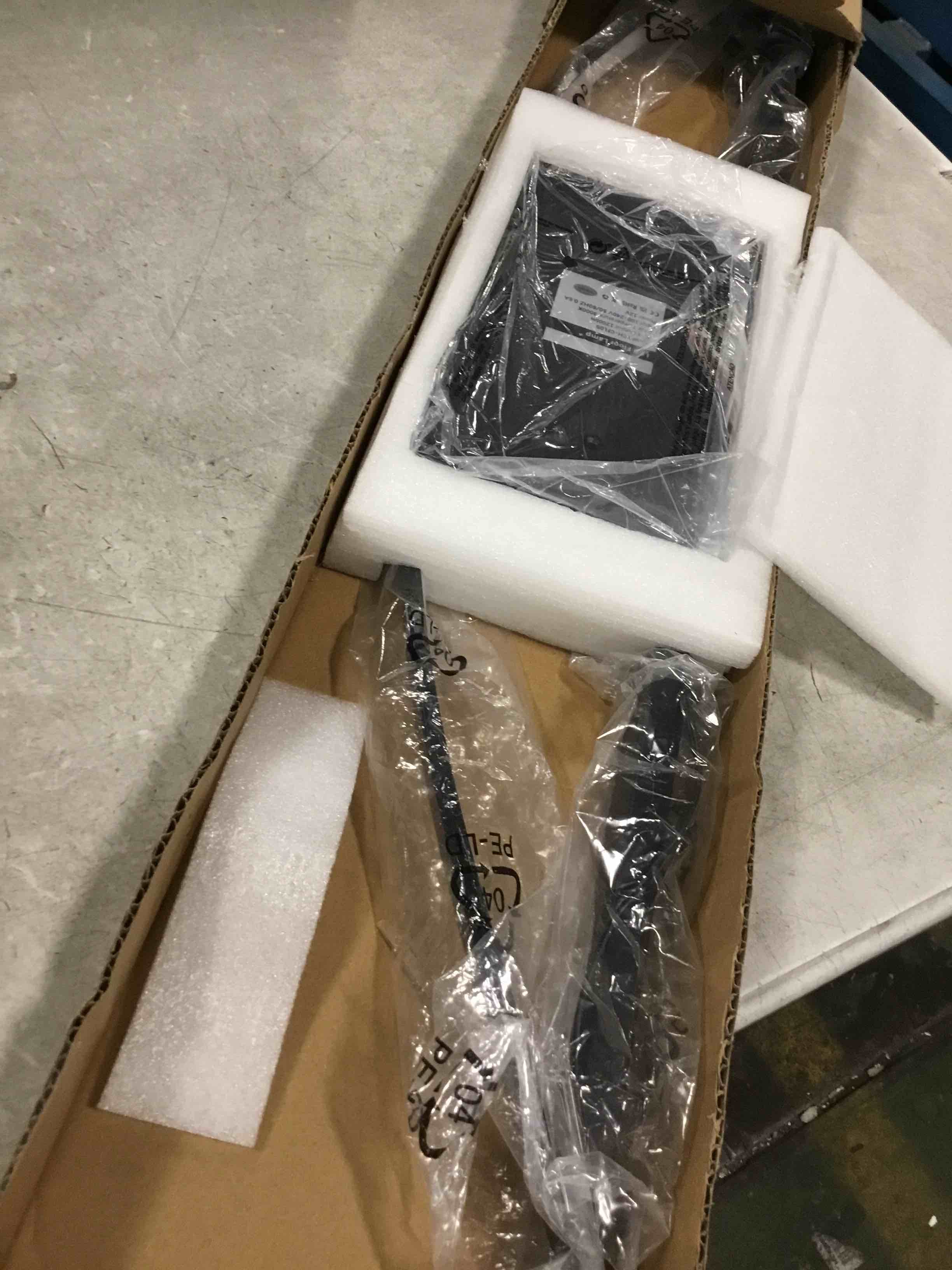 https://s3.amazonaws.com/lotting-images-prod/bidfta/PNK2199308_1743684043312.jpeg