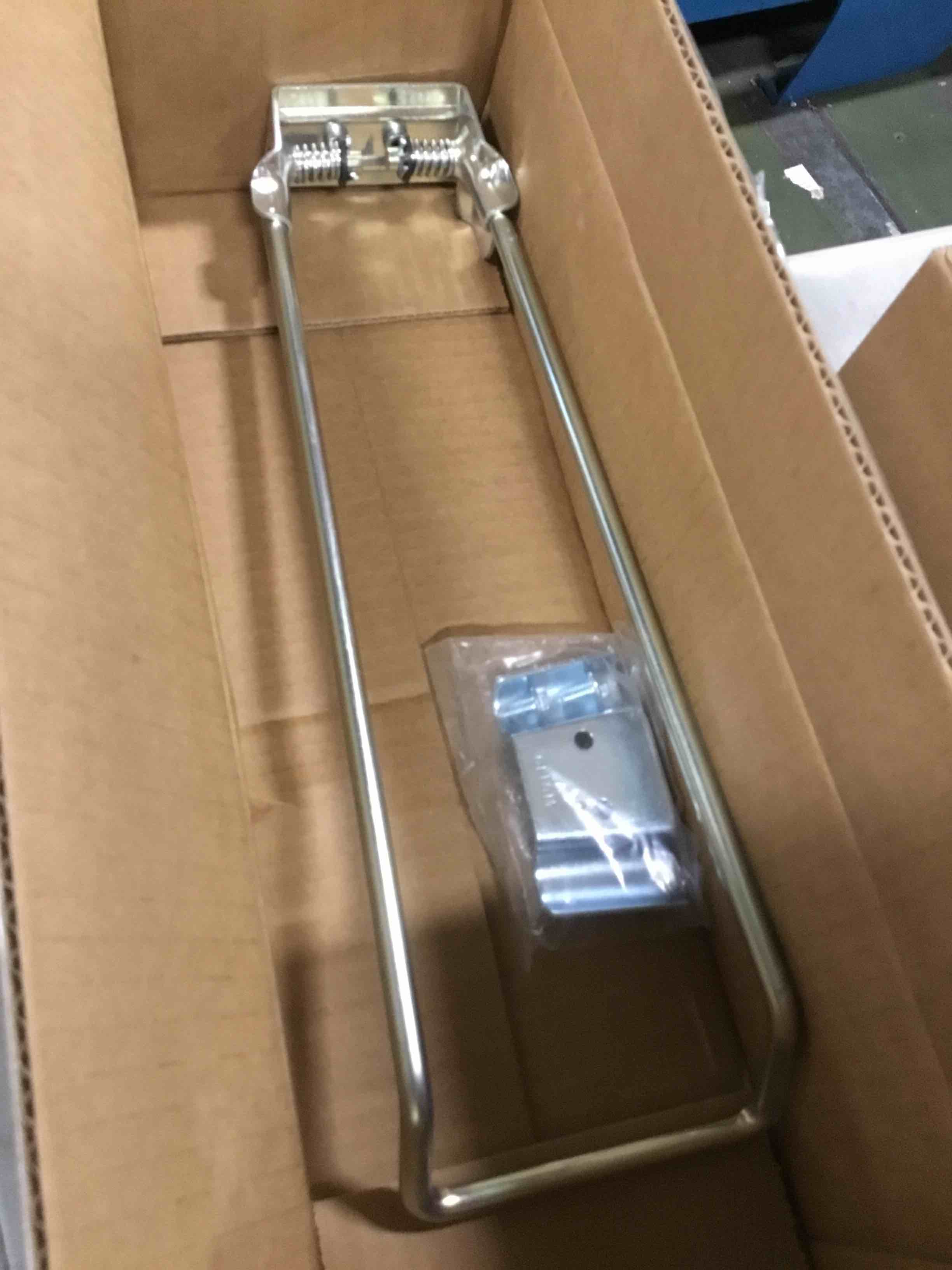 https://s3.amazonaws.com/lotting-images-prod/bidfta/PNK2199671_1743789553787.jpeg