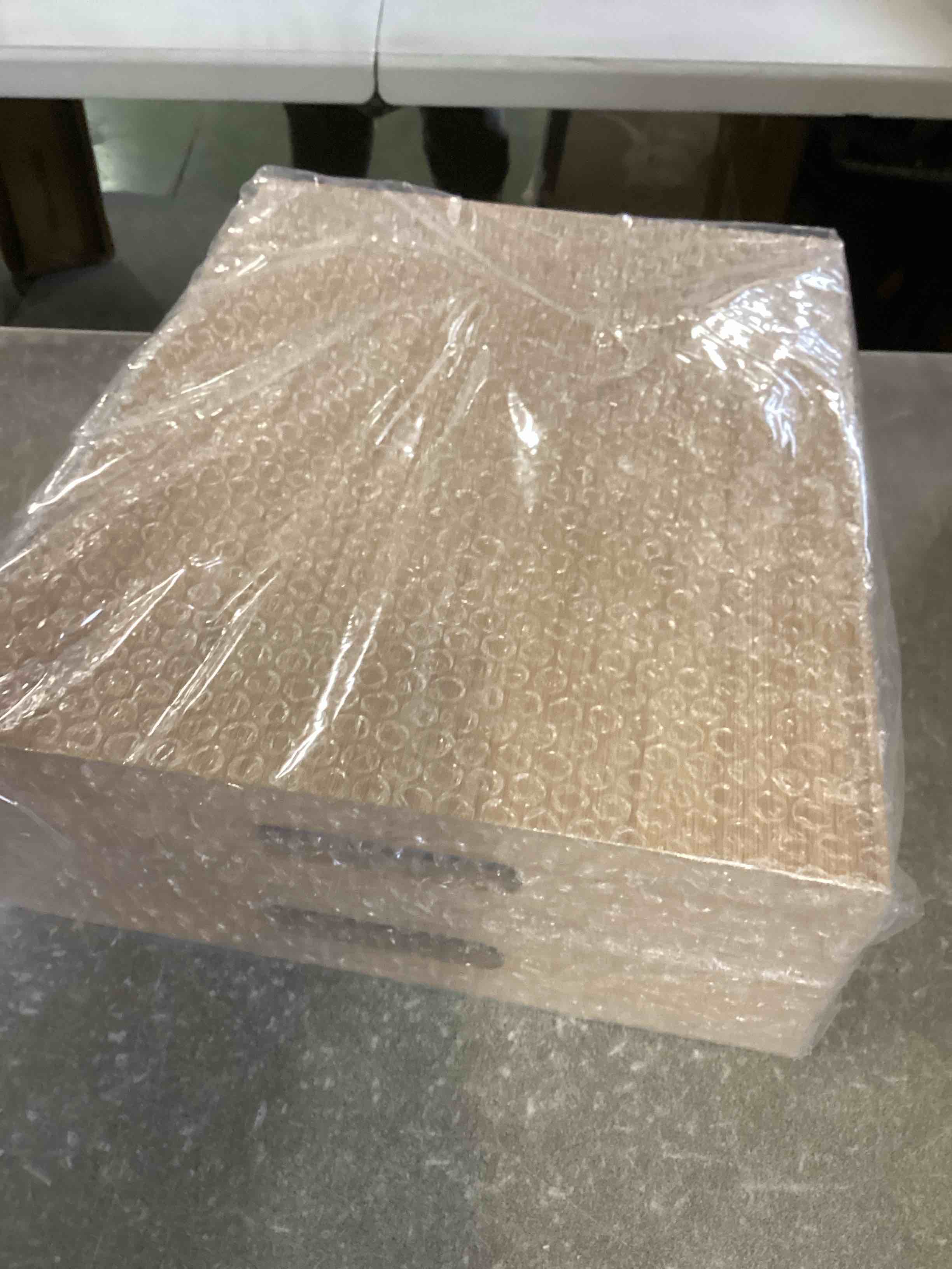 https://s3.amazonaws.com/lotting-images-prod/bidfta/PNK2200548_1741270844198.jpeg