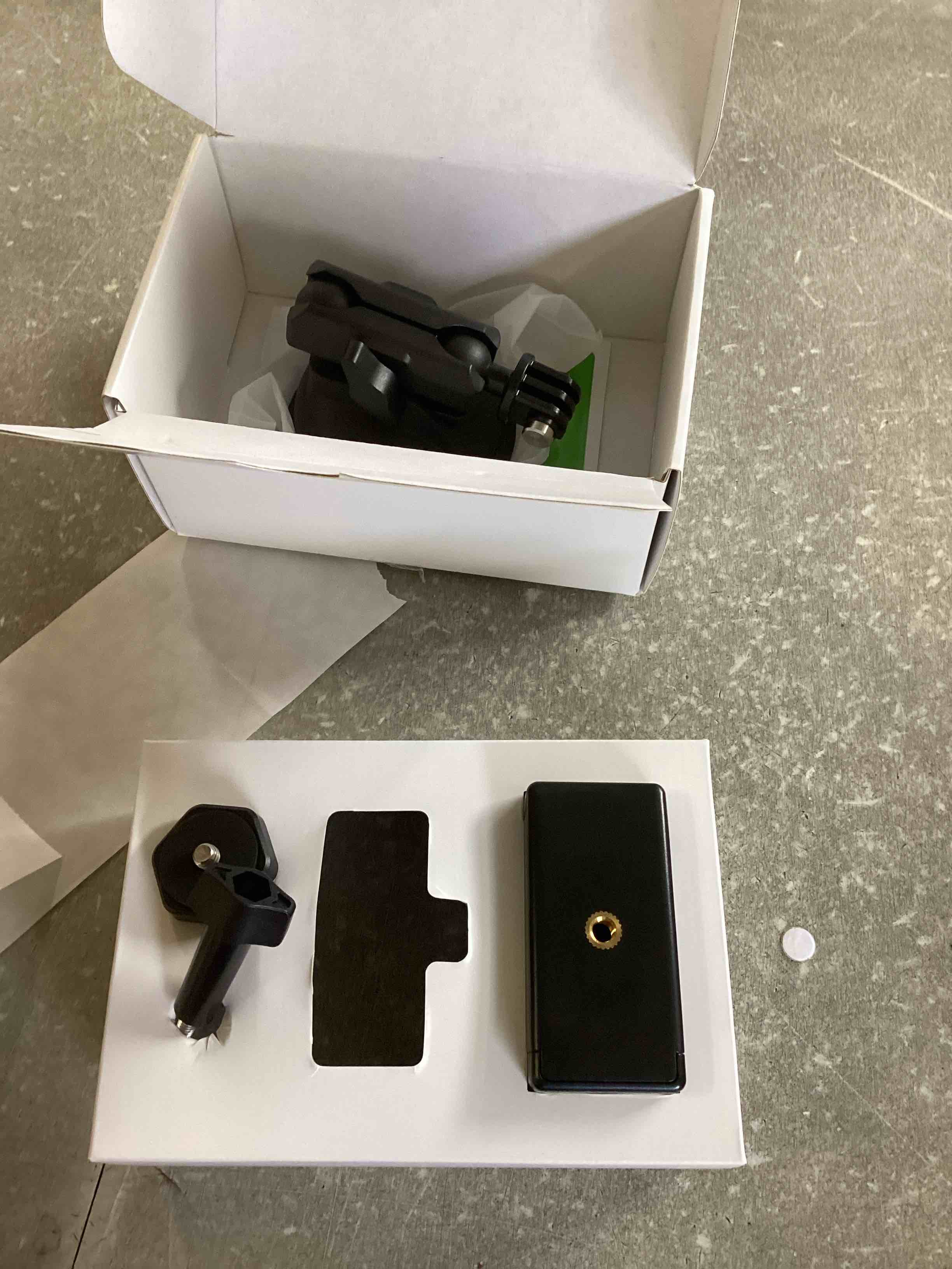 https://s3.amazonaws.com/lotting-images-prod/bidfta/PNK2200605_1741286541434.jpeg