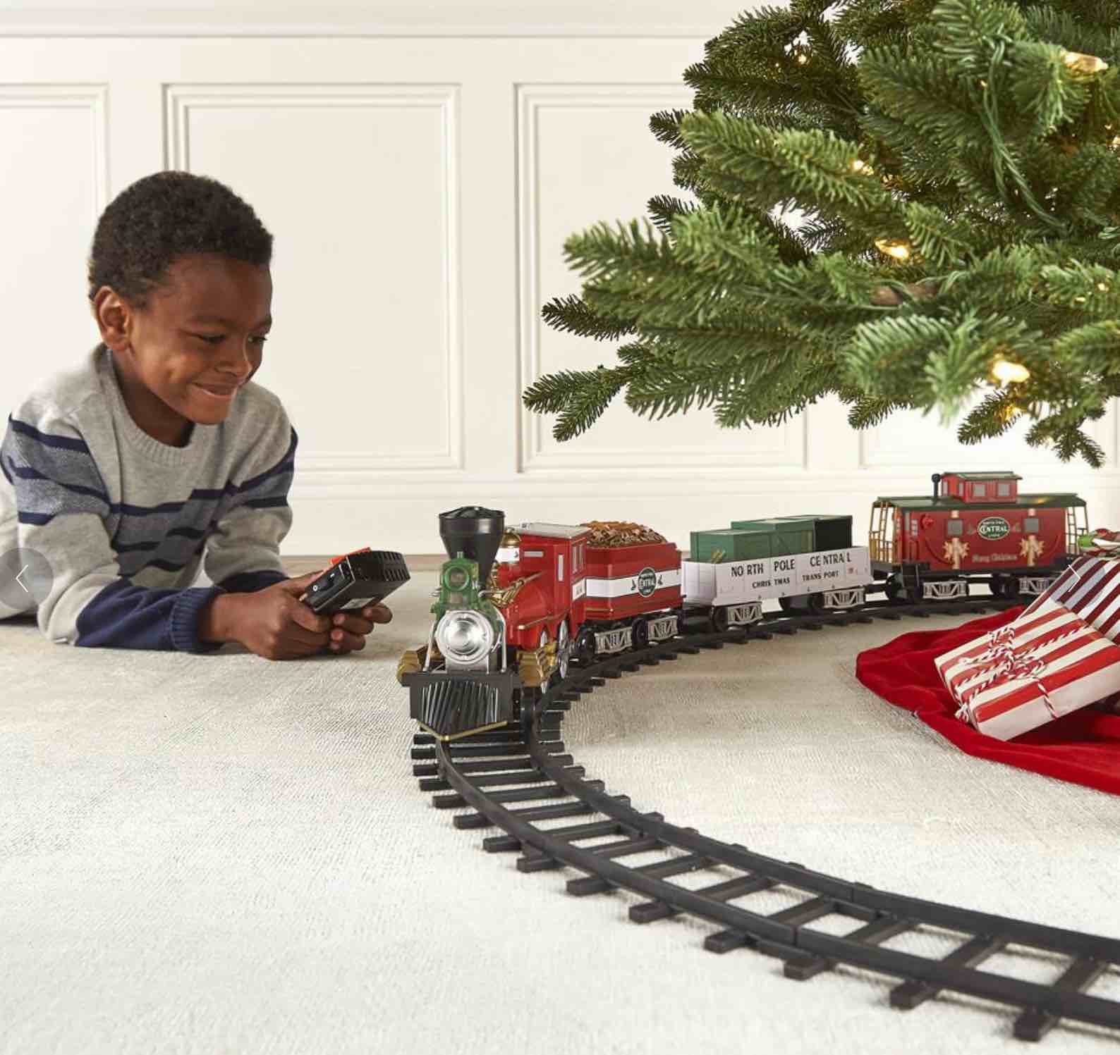 the hammacher schlemmer classic lionel train