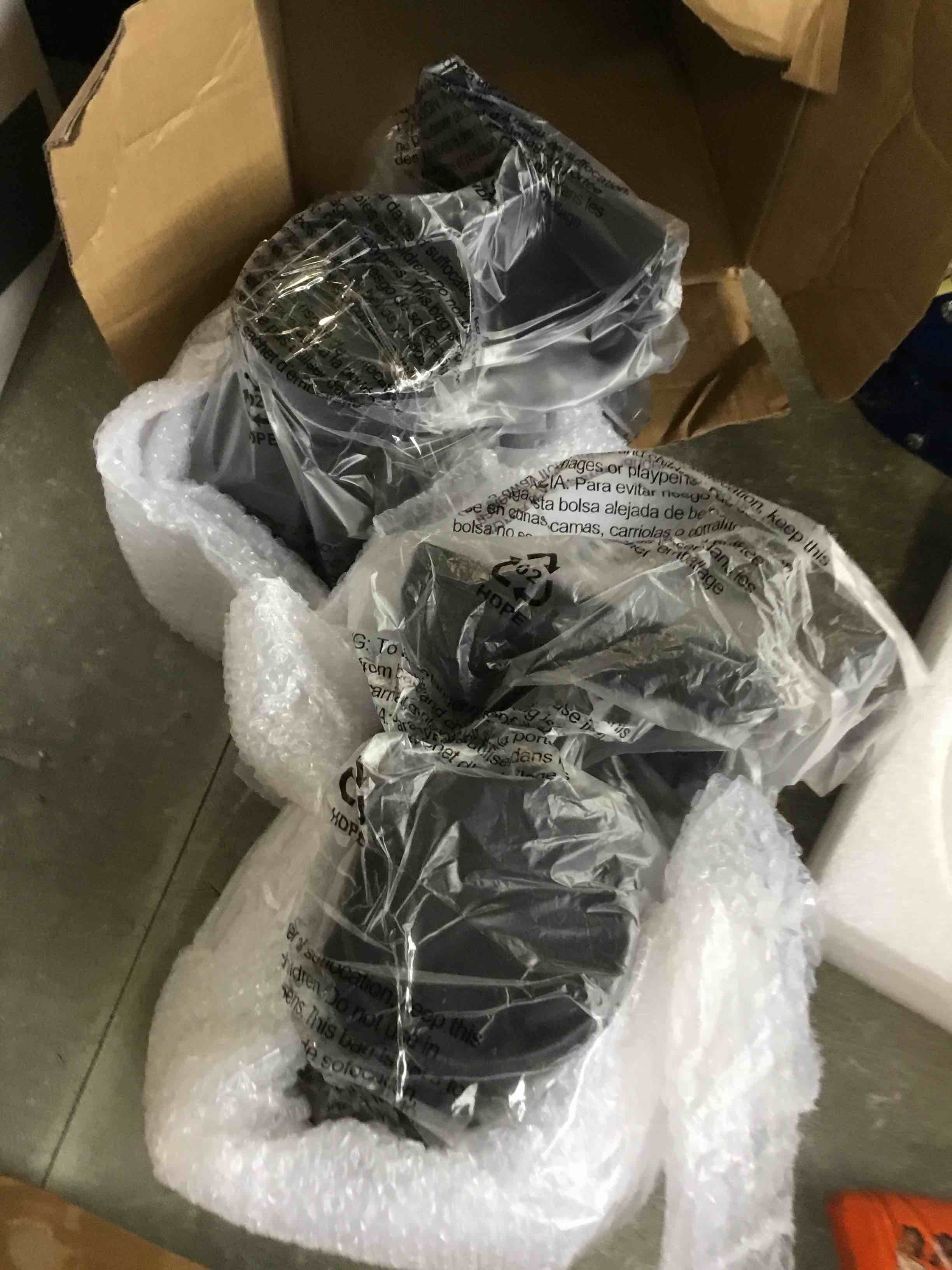 https://s3.amazonaws.com/lotting-images-prod/bidfta/PNK2201702_1742499586843.jpeg