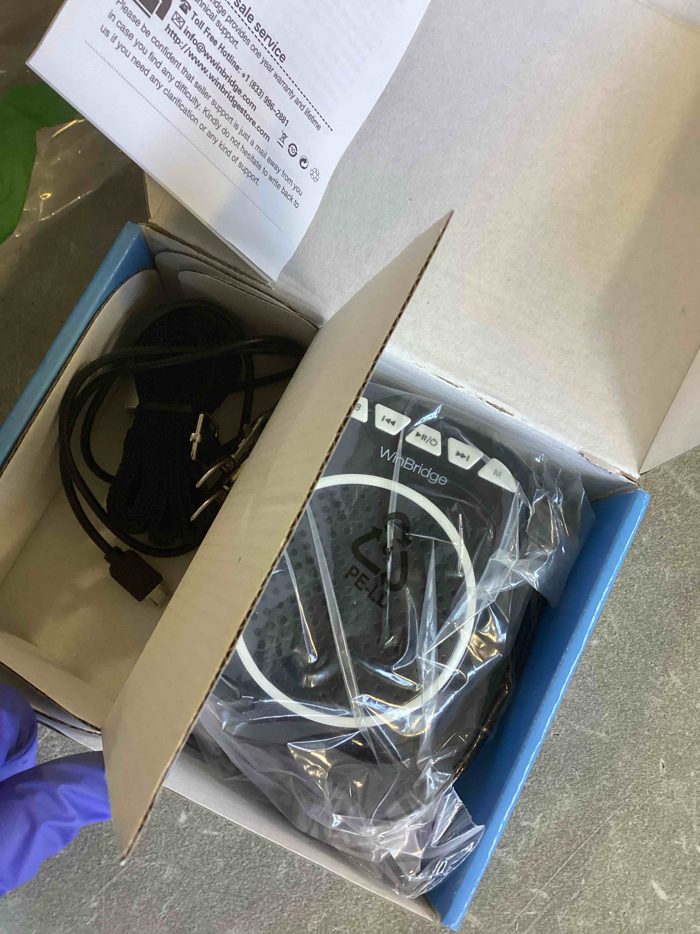 https://s3.amazonaws.com/lotting-images-prod/bidfta/PNK2202255_1743001661899.jpeg