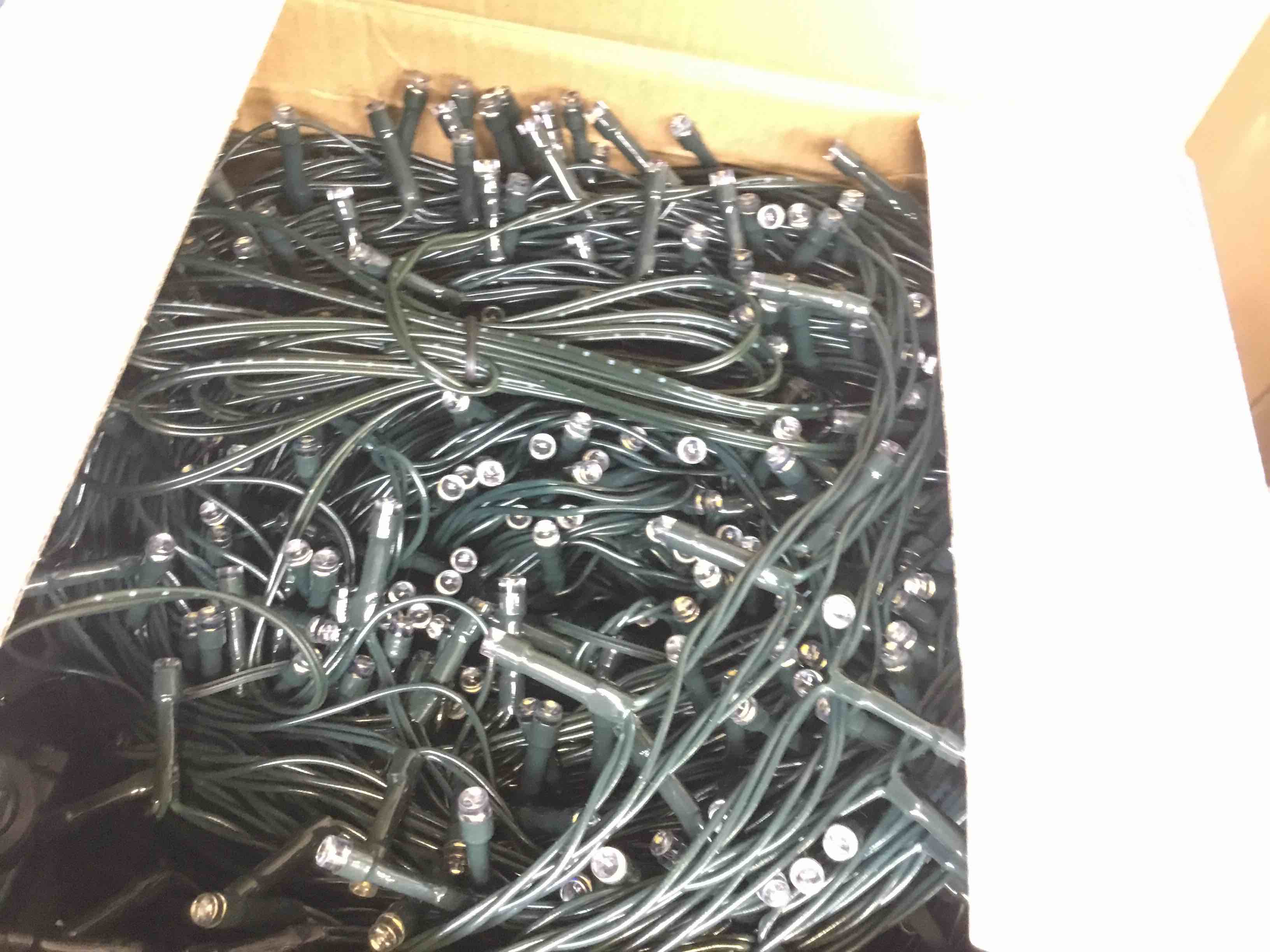 https://s3.amazonaws.com/lotting-images-prod/bidfta/PNK2203895_1741806903737.jpeg