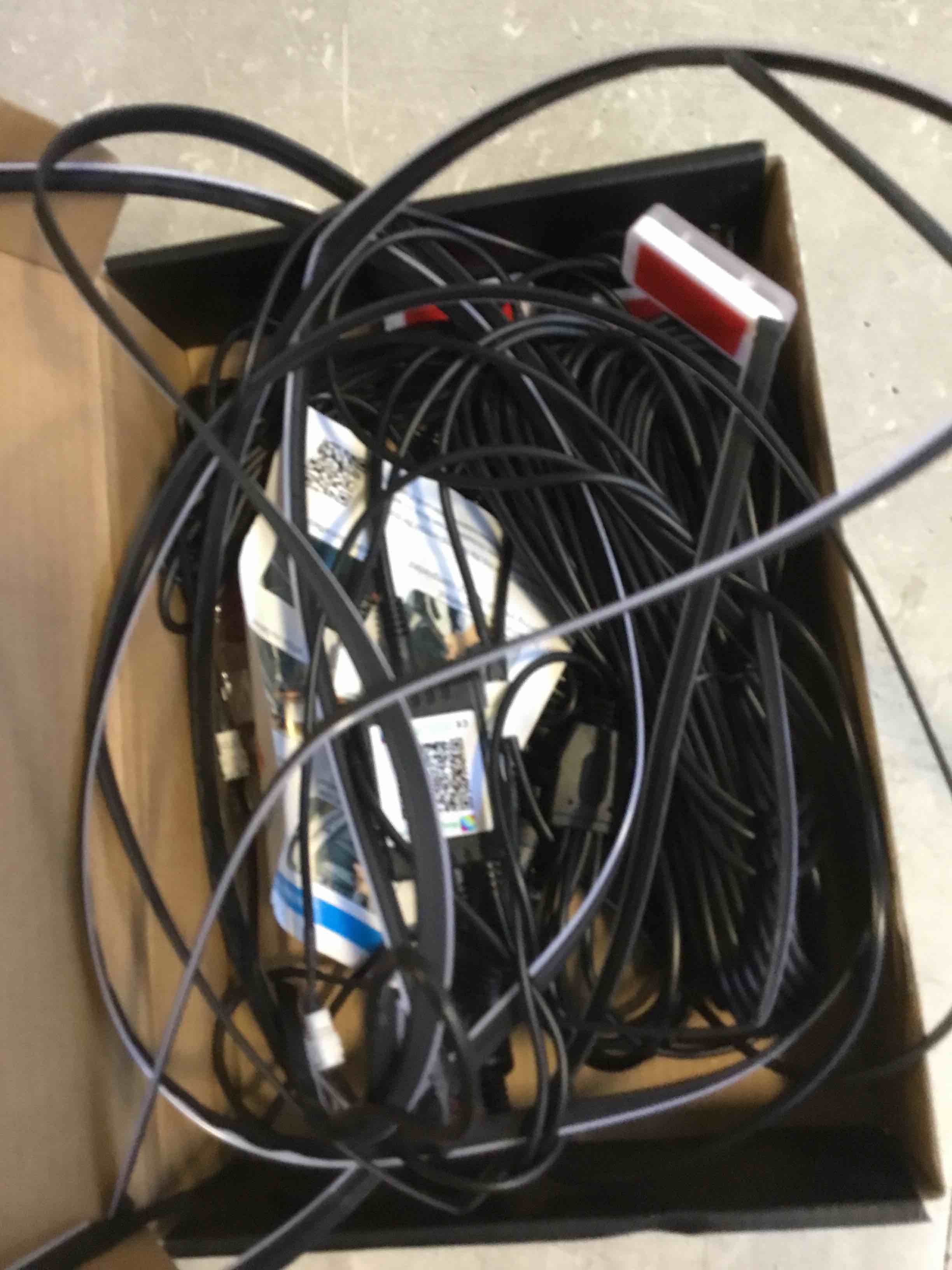 https://s3.amazonaws.com/lotting-images-prod/bidfta/PNK2204078_1741956204623.jpeg